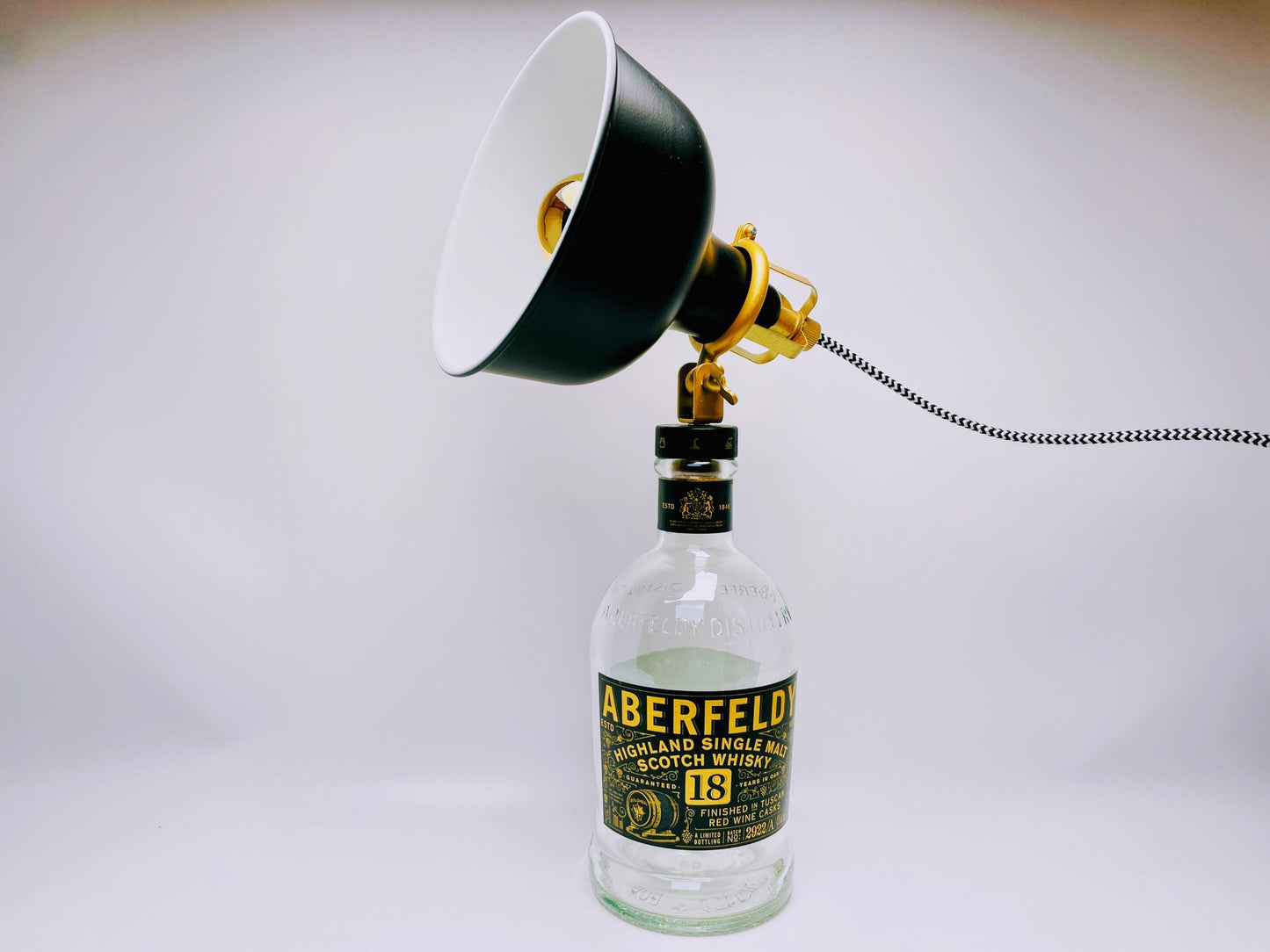 Aberfeldy Whisky Lampe | Handgemachte Upcycling Tischlampe aus Aberfeldy Whiskey | Einzigartige Geschenkidee | Deko-Licht | Schottland