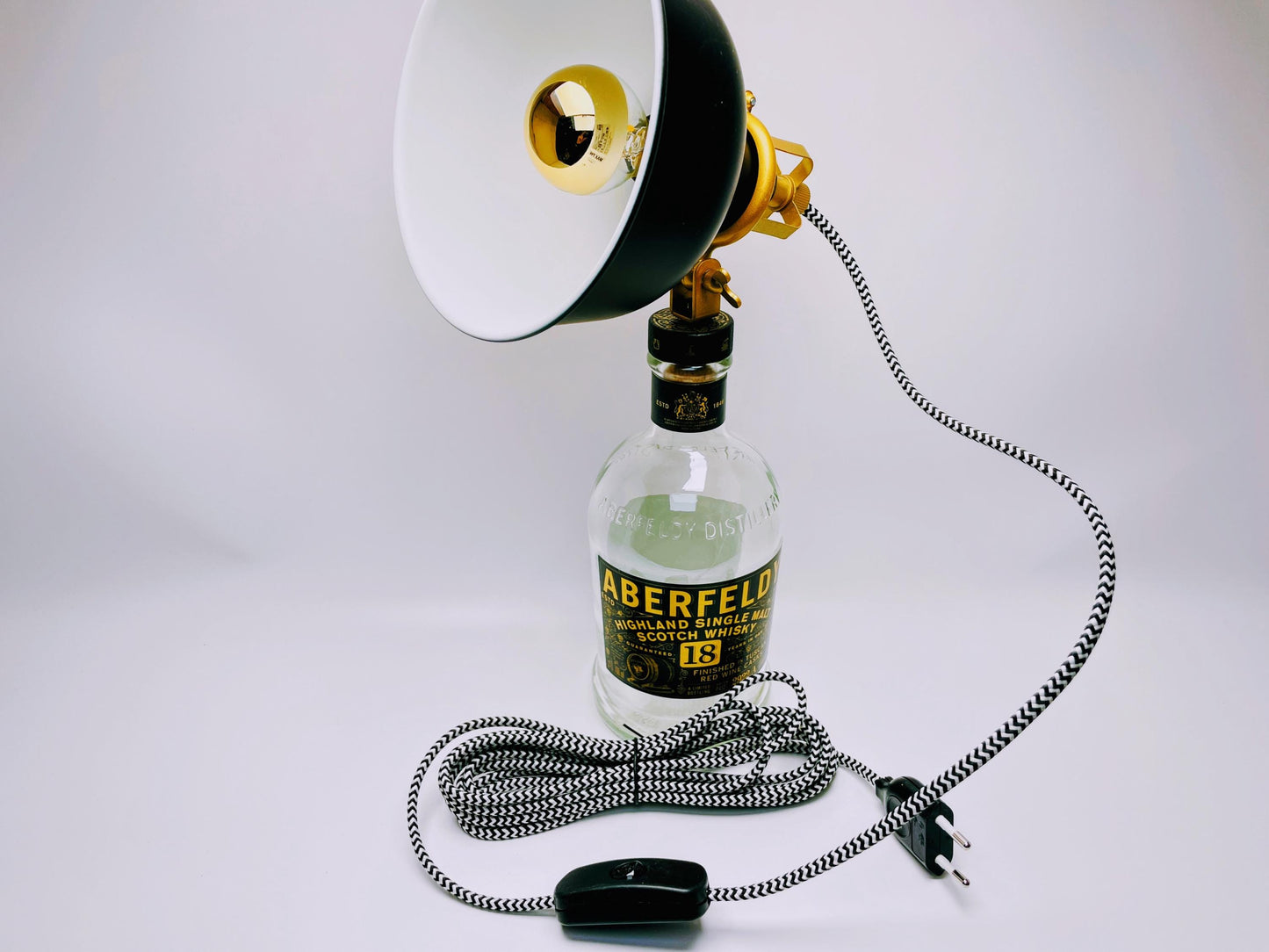 Aberfeldy Whisky Lampe | Handgemachte Upcycling Tischlampe aus Aberfeldy Whiskey | Einzigartige Geschenkidee | Deko-Licht | Schottland