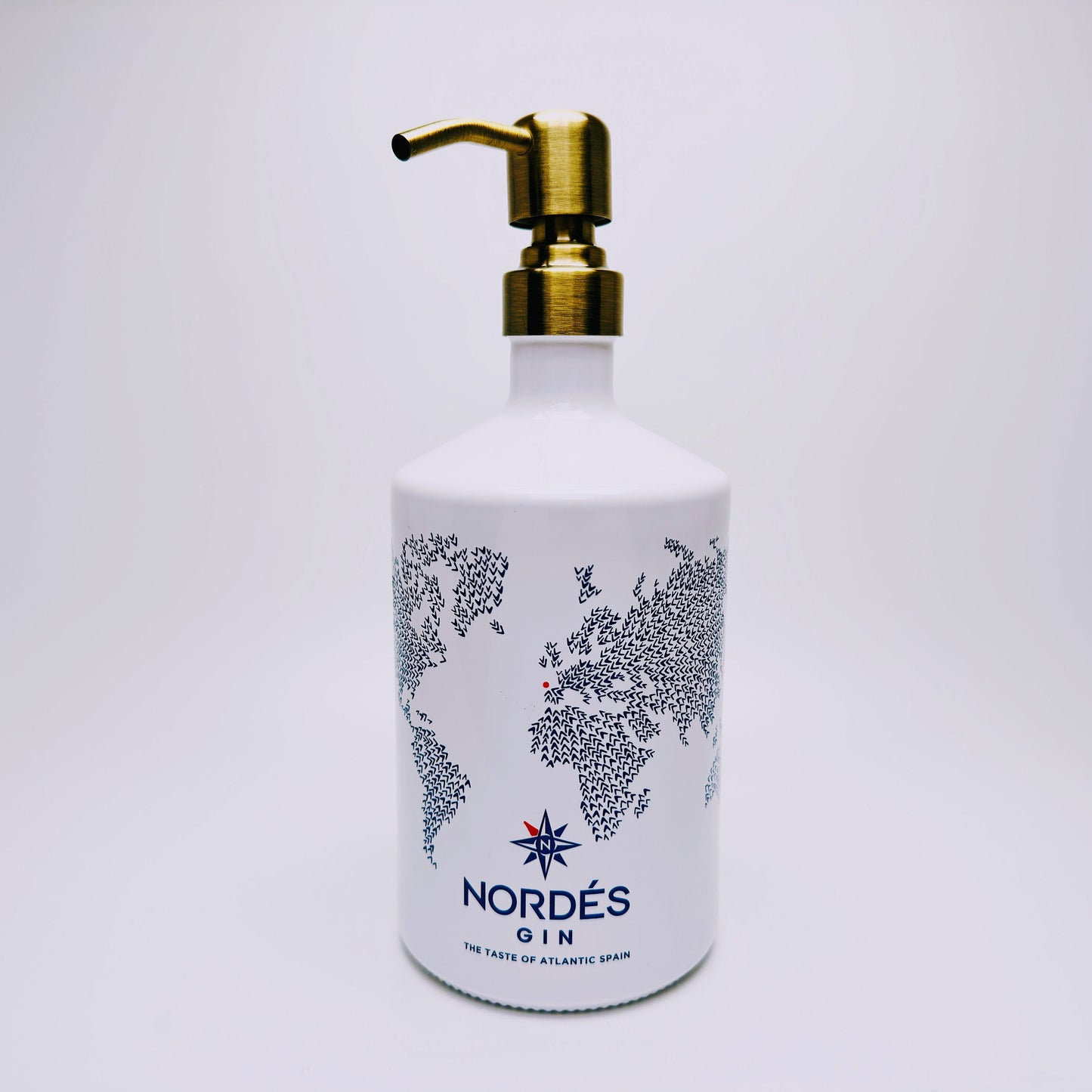 Gin-Seifenspender "Nordes" | Upcycling Pumpspender aus Nordes Gin-Flasche | Nachfüllbar mit Seife, Spüli | Bad Deko | Geschenk Spanien