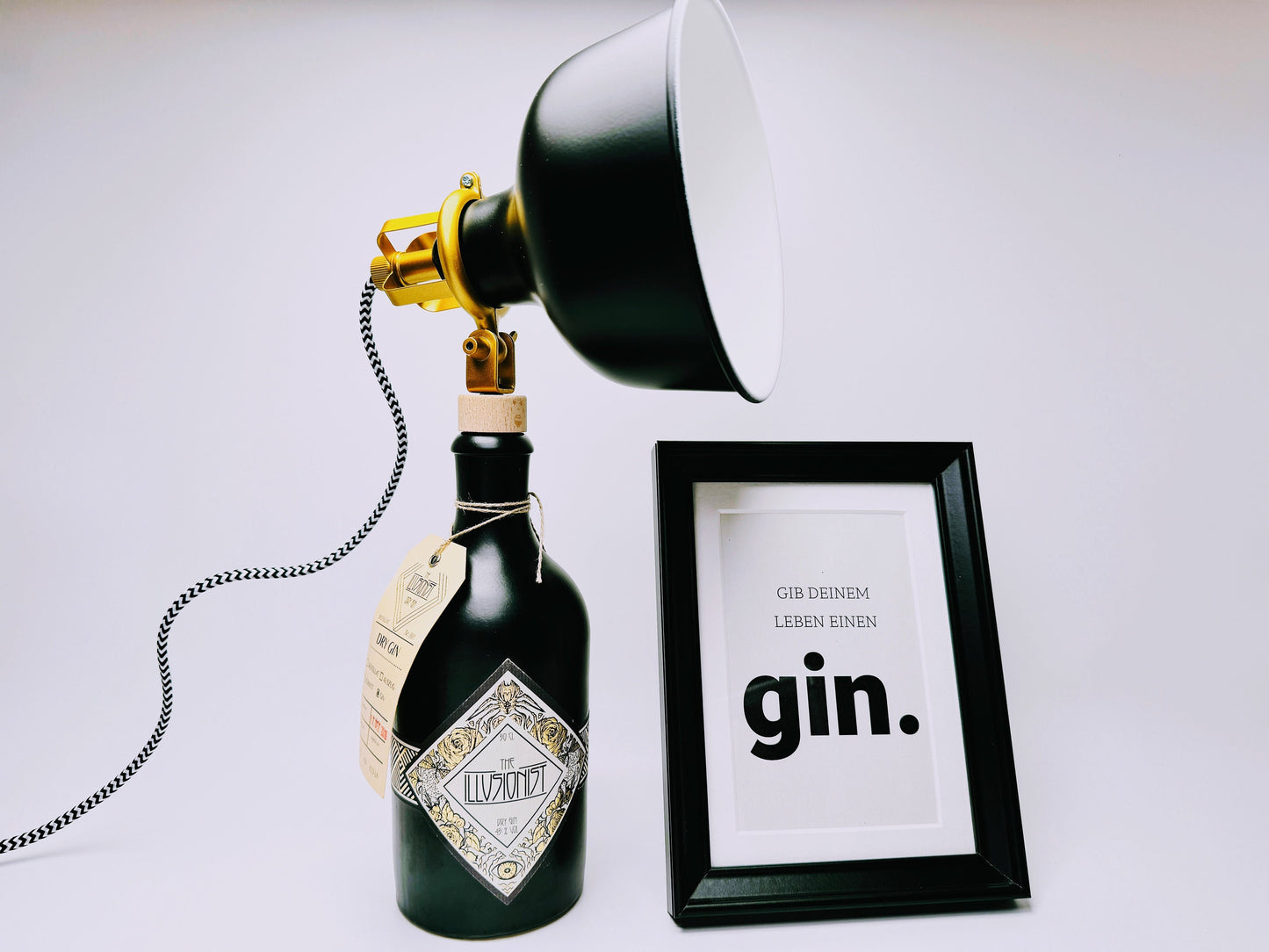 Illusionist Gin Vintage-Lampe - Handgemachte nachhaltige Tischlampe aus Illusionist Gin | Einzigartige Geschenkidee | Deko-Licht | Upcycling