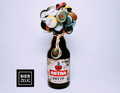 Astra KraftBIERbaum | Magnetischer Kronkorken-Sammler im Hamburg-Style | Upcycling Astra Flasche | Perfekt für Partys | Hält 60+ Kronkorken