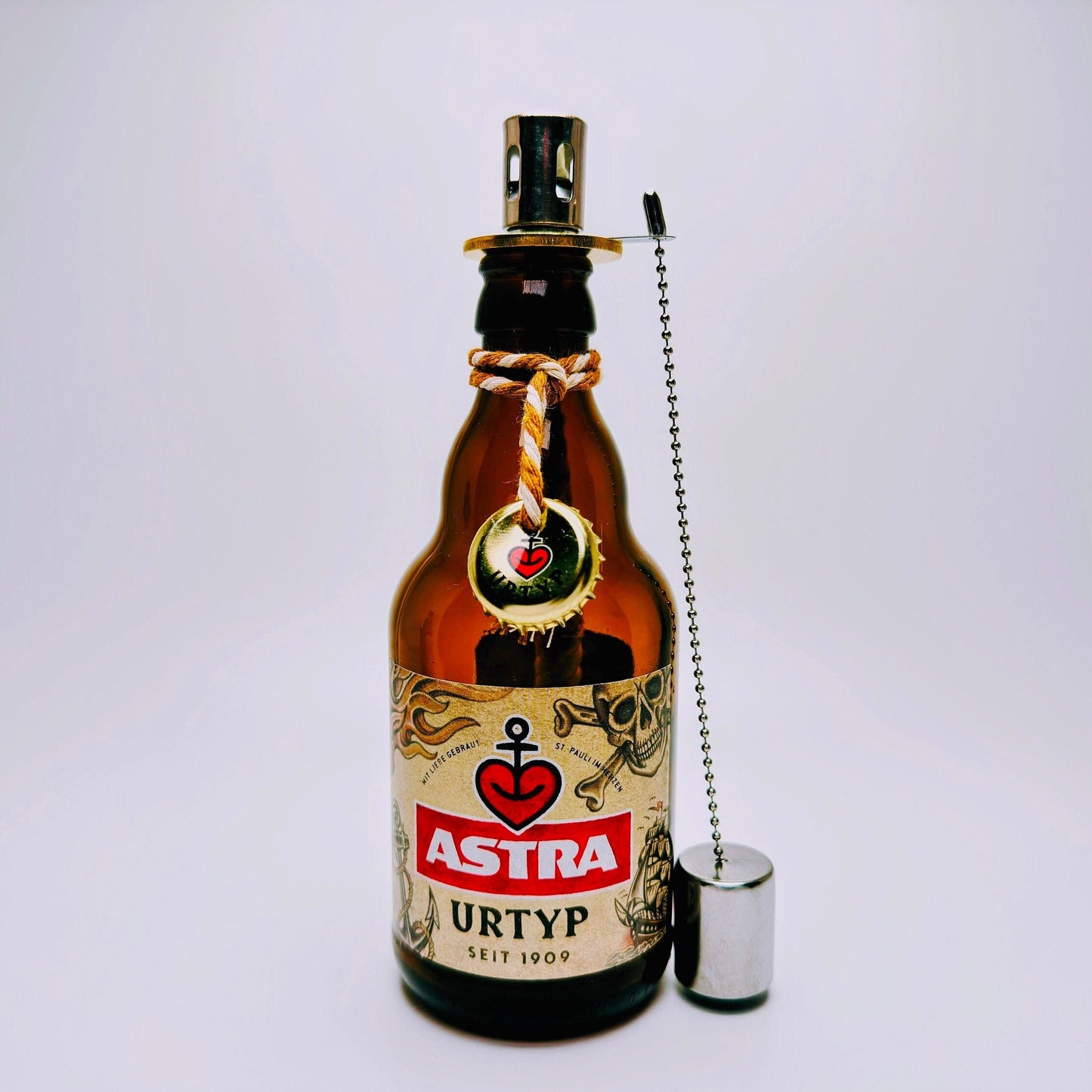 Astra-Öllampe ”Hamburger Nachtlicht” aus Astra Bier-Flaschen | Handgemachte Upcycling Gartenfackel | Geschenk für Hamburg & St. Pauli Fans