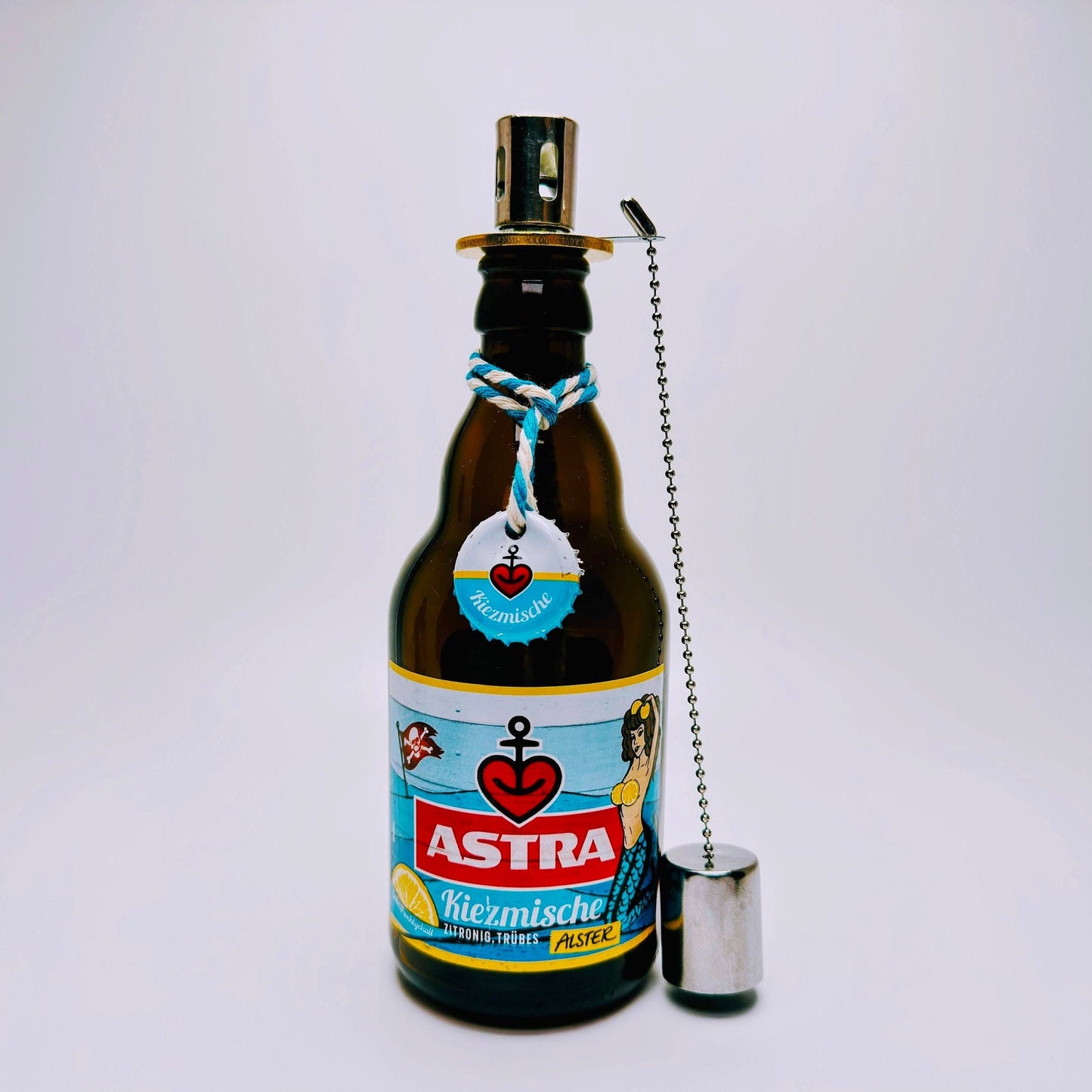 Astra-Öllampe ”Hamburger Nachtlicht” aus Astra Bier-Flaschen | Handgemachte Upcycling Gartenfackel | Geschenk für Hamburg & St. Pauli Fans