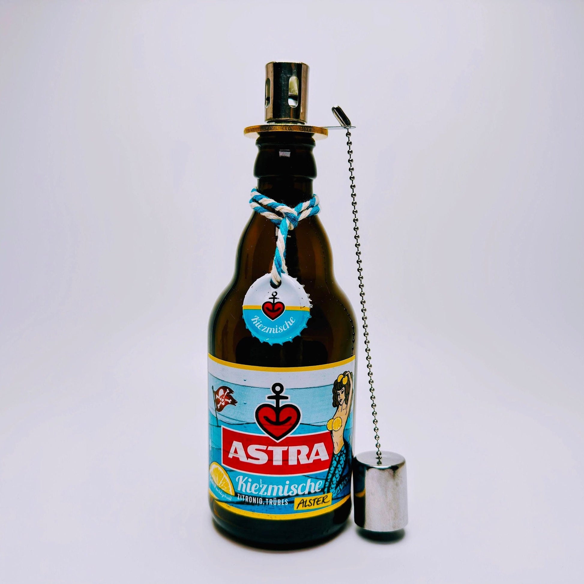 Astra-Öllampe ”Hamburger Nachtlicht” aus Astra Bier-Flaschen | Handgemachte Upcycling Gartenfackel | Geschenk für Hamburg & St. Pauli Fans