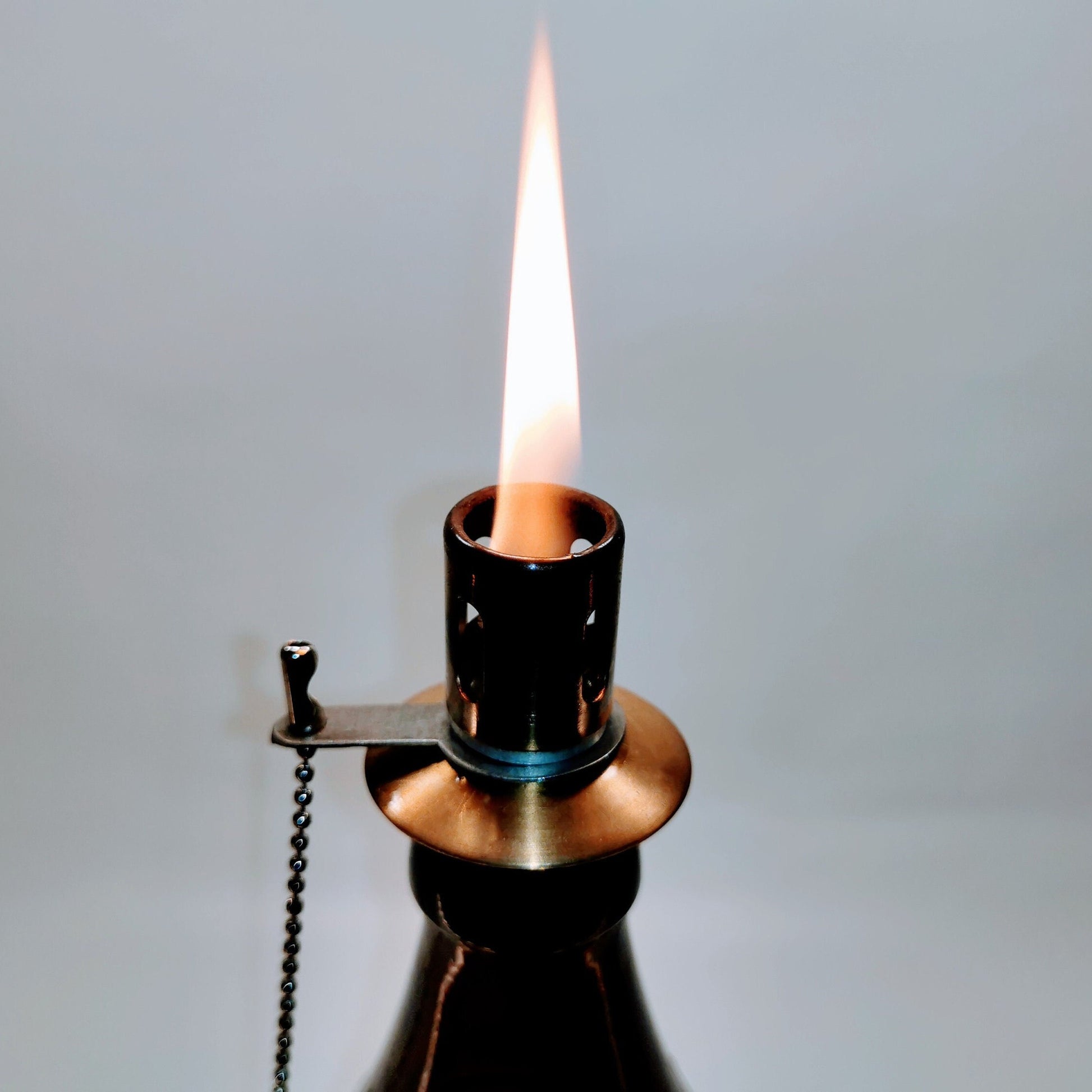 Bügelflaschen-Öllampe “Bügel Burner“ | Handgemachte Öllampe aus Bierflaschen | Ideal für Garten & Balkon | Perfektes Bierliebhaber Geschenk