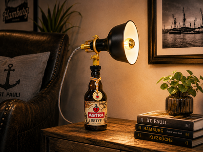 Astra-Öllampe ”Hamburger Nachtlicht” aus Astra Bier-Flaschen | Handgemachte Upcycling Gartenfackel | Geschenk für Hamburg & St. Pauli Fans
