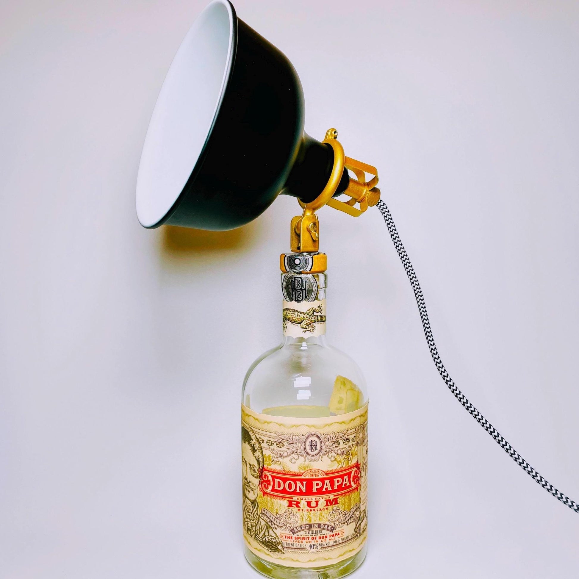 Don Papa Rum Lampe | Handgemachte Upcycling Tischlampe aus Don Papa Rum Flasche | Einzigartige Geschenkidee | Deko