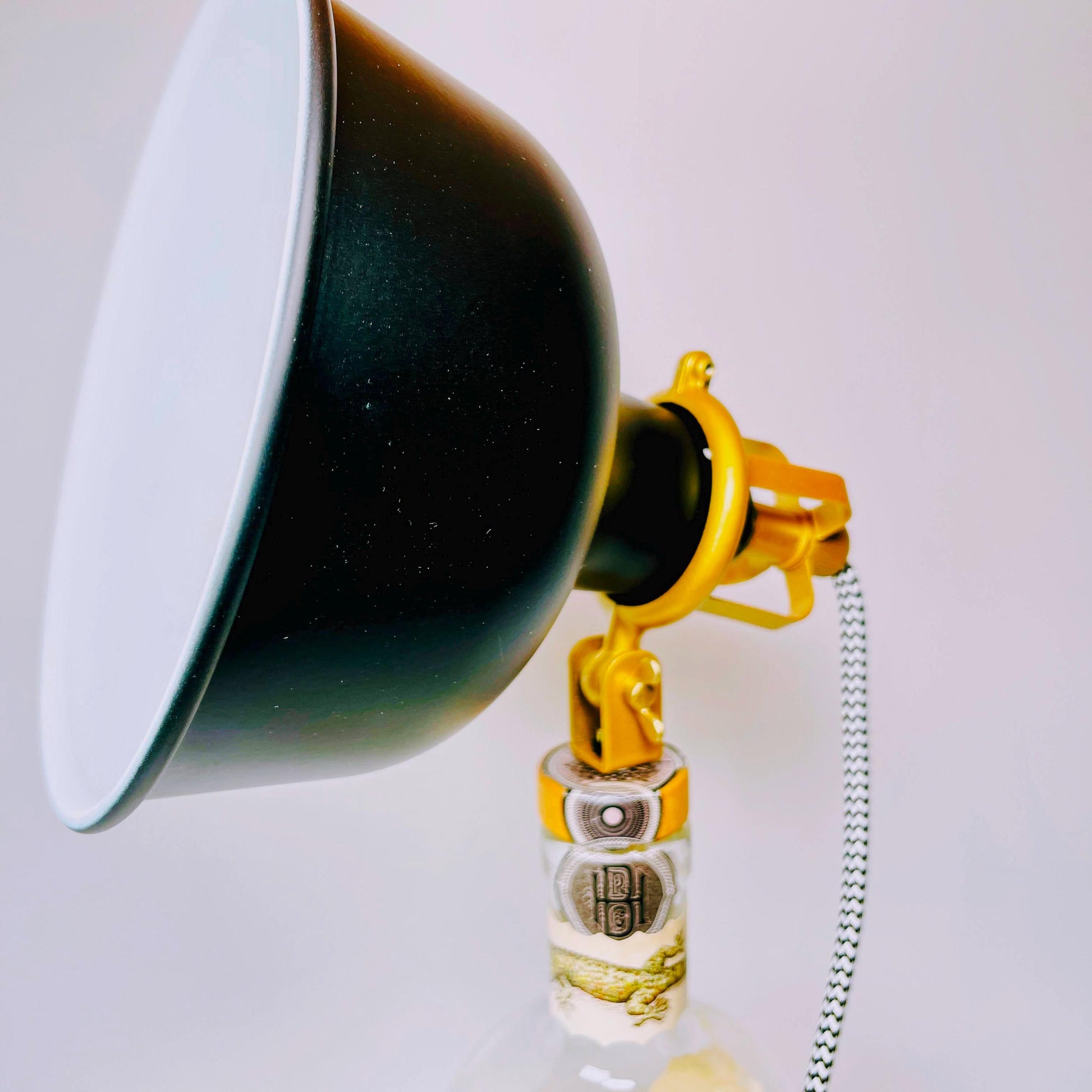 Don Papa Rum Lampe | Handgemachte Upcycling Tischlampe aus Don Papa Rum Flasche | Einzigartige Geschenkidee | Deko