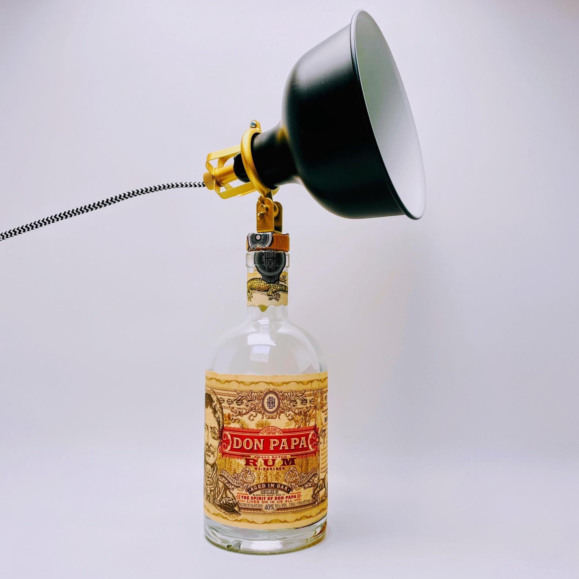 Don Papa Rum Lampe | Handgemachte Upcycling Tischlampe aus Don Papa Rum Flasche | Einzigartige Geschenkidee | Deko