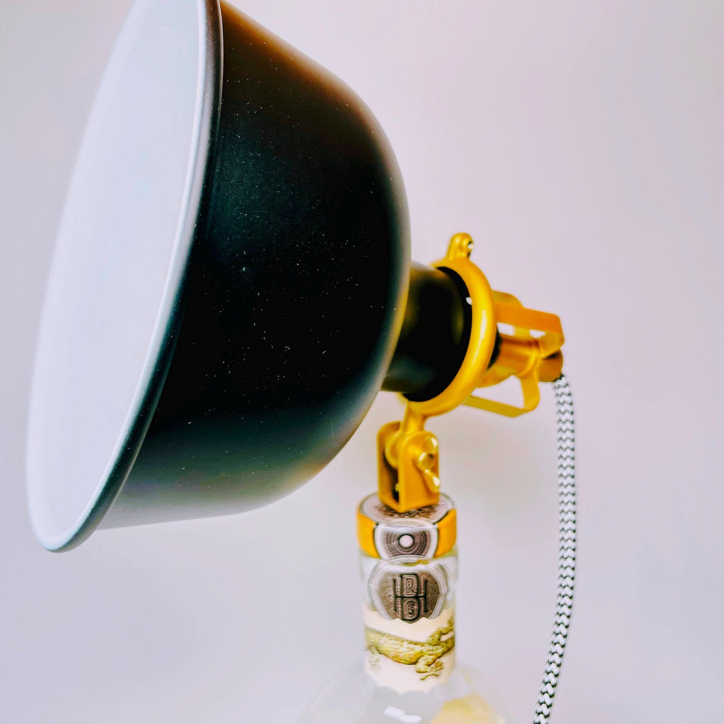 Don Papa Rum Lampe | Handgemachte Upcycling Tischlampe aus Don Papa Rum Flasche | Einzigartige Geschenkidee | Deko