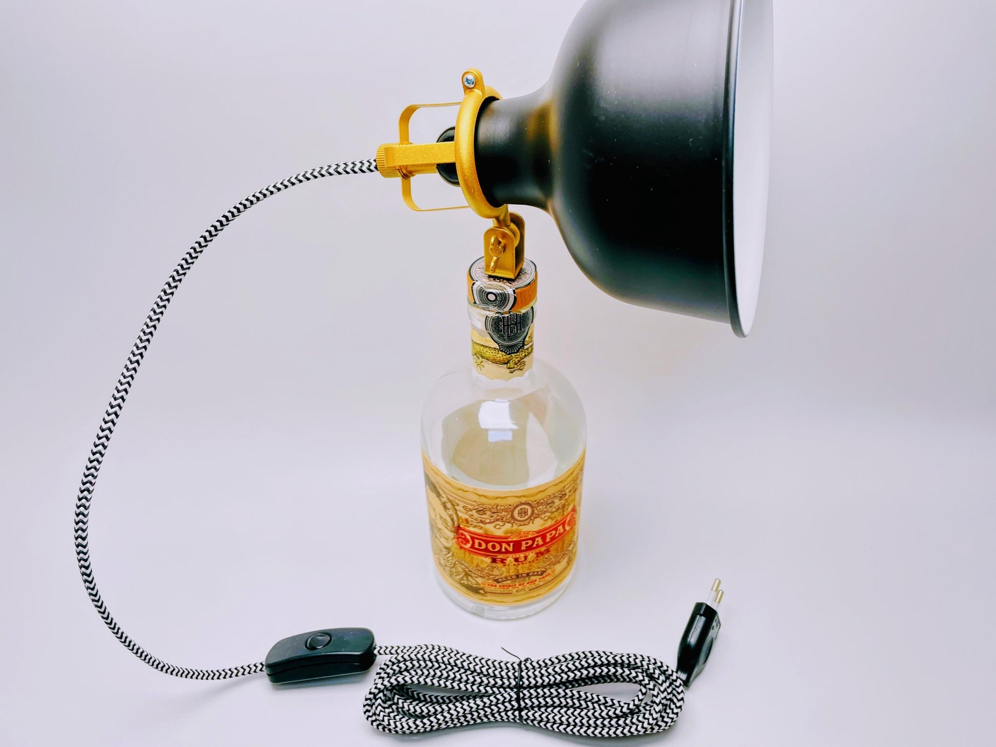 Don Papa Rum Lampe | Handgemachte Upcycling Tischlampe aus Don Papa Rum Flasche | Einzigartige Geschenkidee | Deko