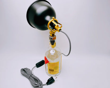 Don Papa Rum Lampe | Handgemachte Upcycling Tischlampe aus Don Papa Rum Flasche | Einzigartige Geschenkidee | Deko