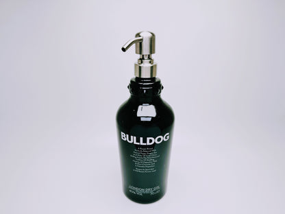 Gin-Seifenspender “Bulldog Brilliance“ | Upcycling Pumpspender aus Bulldog Gin-Flasche | Nachfüllbar mit Seife | Bad Deko Geschenk England