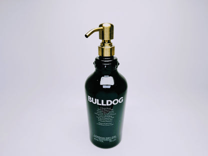 Gin-Seifenspender “Bulldog Brilliance“ | Upcycling Pumpspender aus Bulldog Gin-Flasche | Nachfüllbar mit Seife | Bad Deko Geschenk England