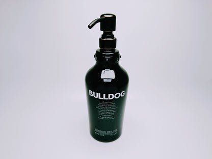 Gin-Seifenspender “Bulldog Brilliance“ | Upcycling Pumpspender aus Bulldog Gin-Flasche | Nachfüllbar mit Seife | Bad Deko Geschenk England