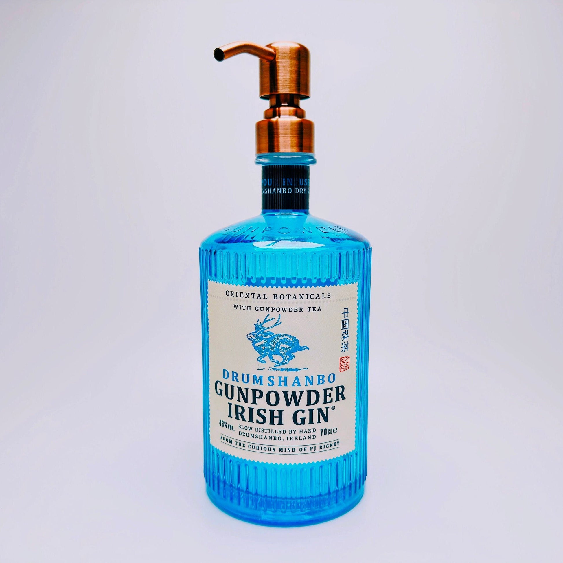 Gin-Seifenspender “Gunpowder“ | Upcycling Pumpspender aus Gunpowder Gin Flasche | Nachfüllbar | Handgemachte Bad Deko Geschenk aus Irland