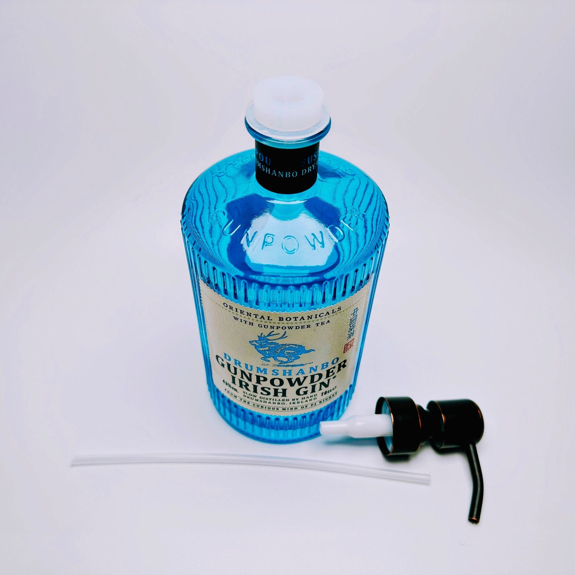 Gin-Seifenspender “Gunpowder“ | Upcycling Pumpspender aus Gunpowder Gin Flasche | Nachfüllbar | Handgemachte Bad Deko Geschenk aus Irland