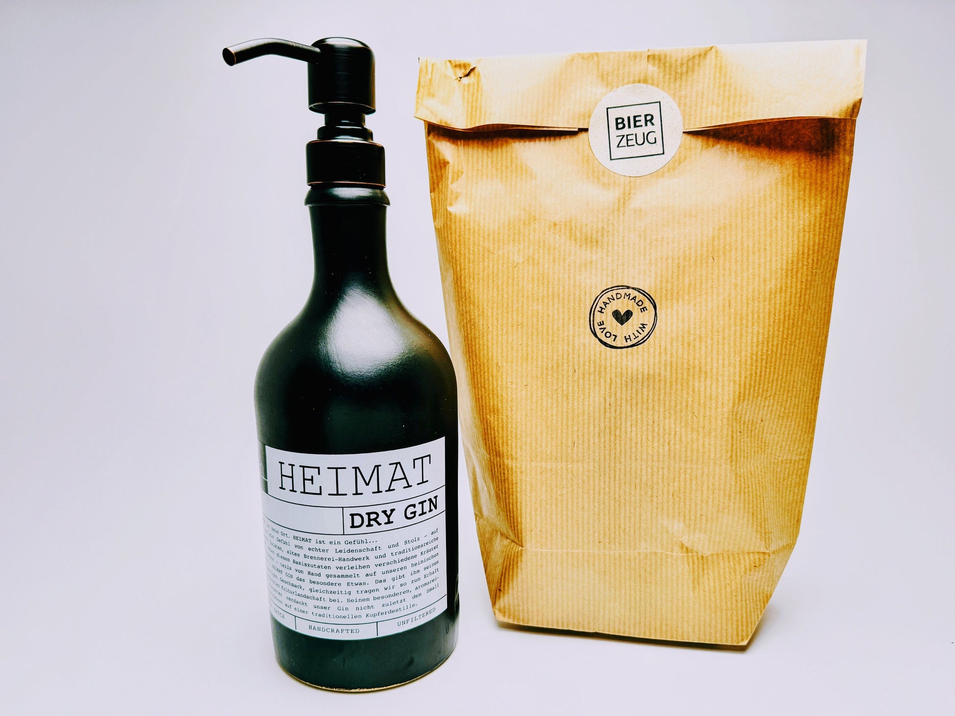 Gin-Seifenspender “Heimat” | Upcycling Pumpspender aus Heimat Gin Flaschen | Nachfüllbar mit Seife, Spüli | Deko Bad Geschenk | 500ml