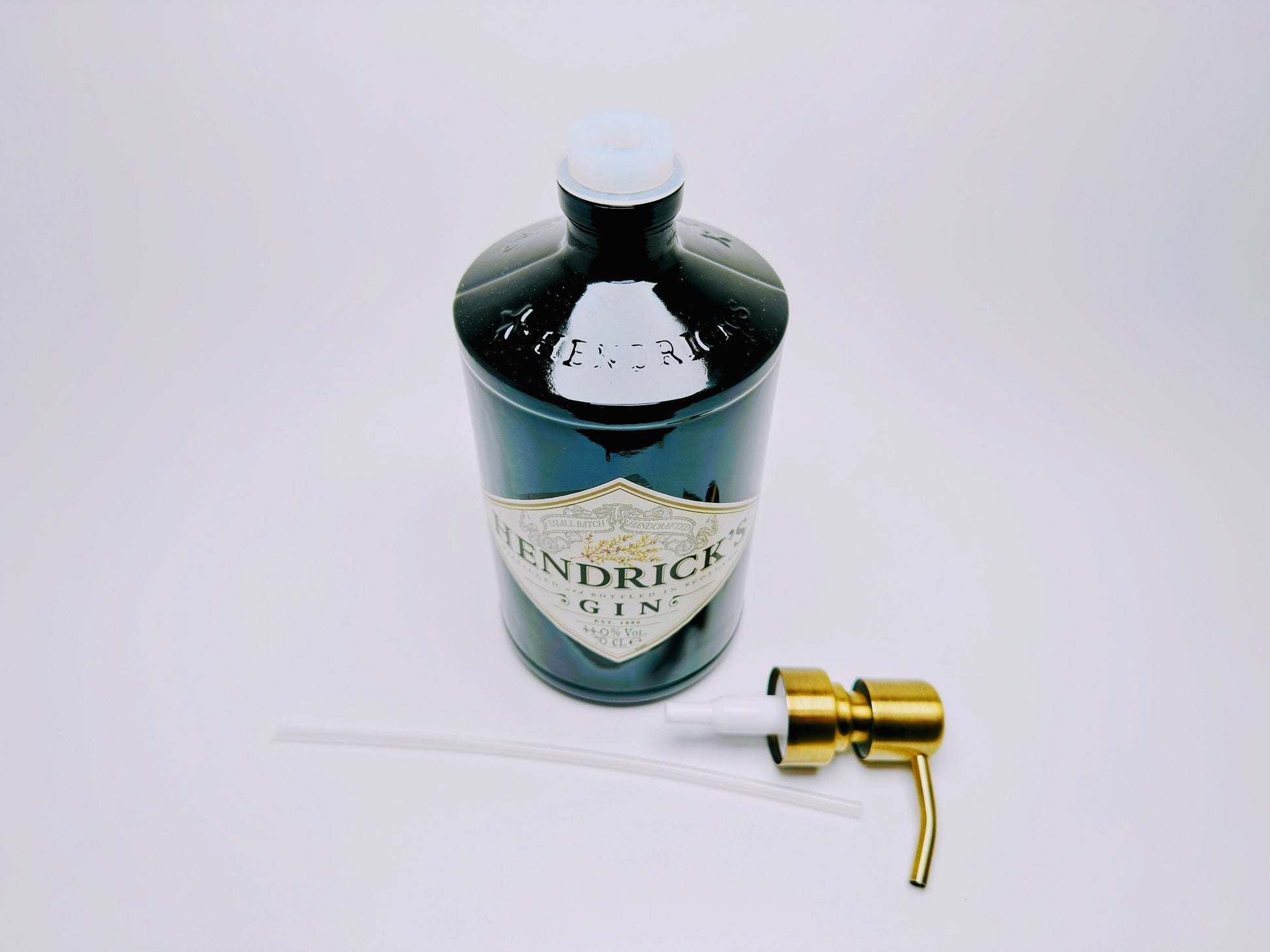 Gin-Seifenspender “Hendricks” |  Upcycling Pumpspender aus Hendricks Gin Flasche | Nachfüllbar | Bad Deko Geschenk aus Schottland | 700ml