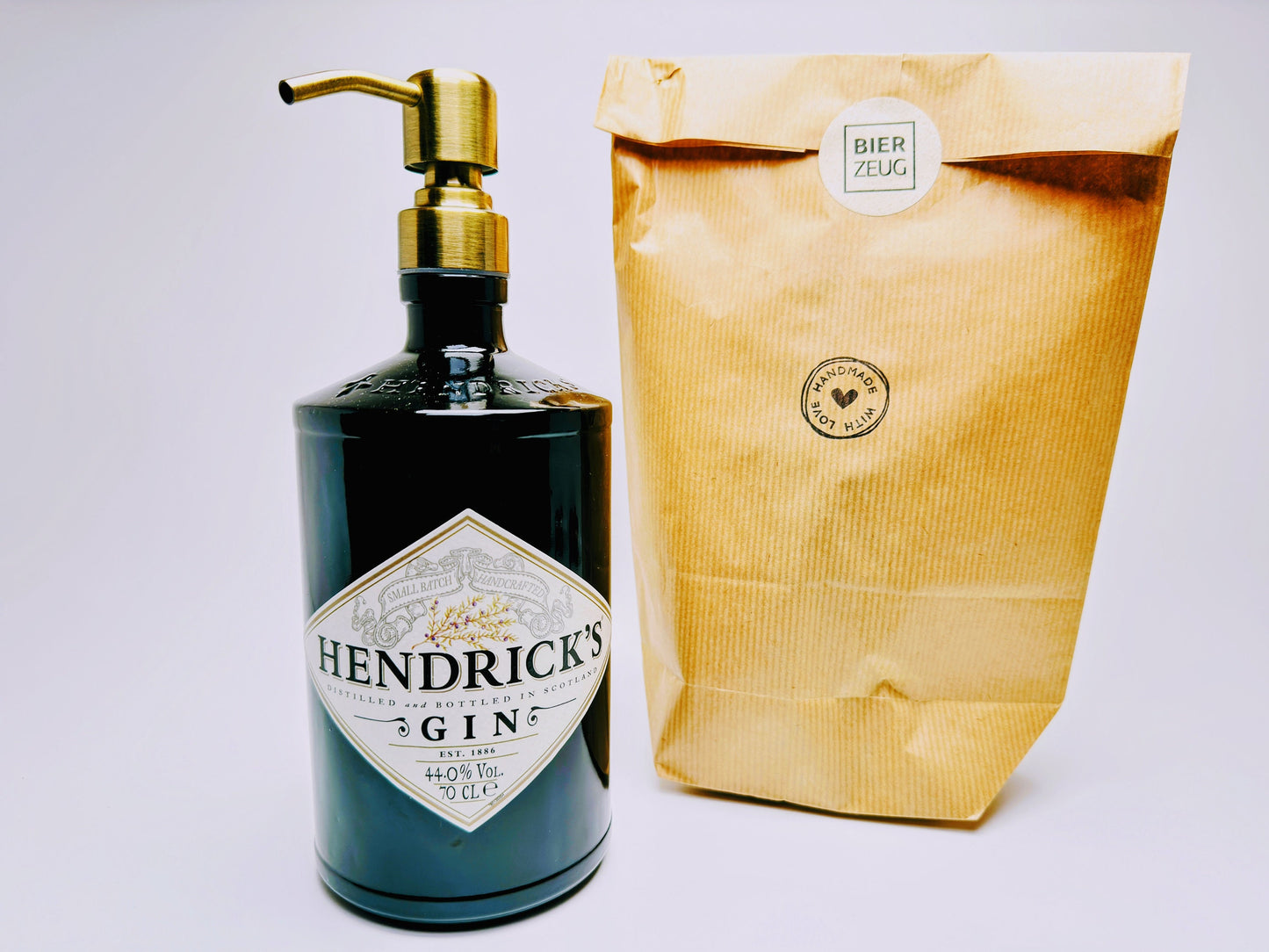 Gin-Seifenspender “Hendricks” |  Upcycling Pumpspender aus Hendricks Gin Flasche | Nachfüllbar | Bad Deko Geschenk aus Schottland | 700ml