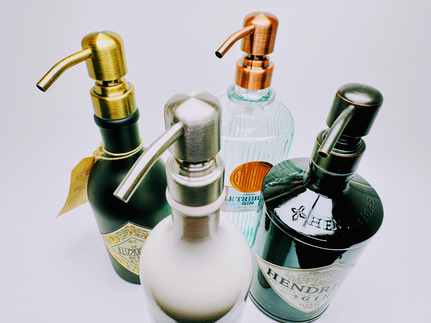 Gin-Seifenspender “Keramik“ | Upcycling Pumpspender aus Steingut-Flaschen | Nachfüllbar mit Seife, Lotion, Shampoo | Bad-Deko Geschenk-Idee