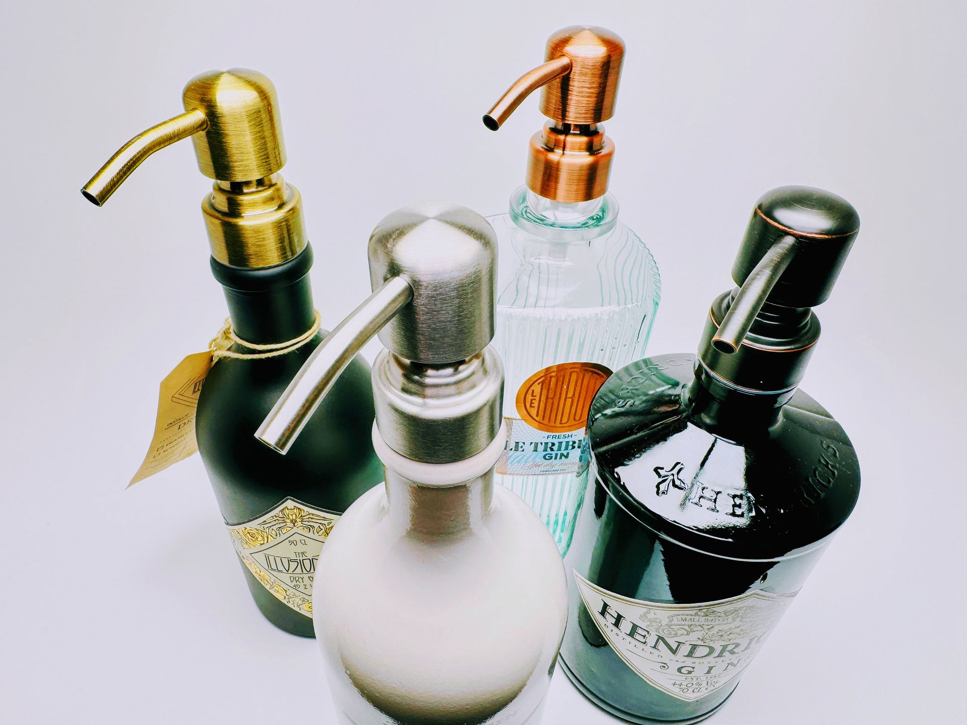 Gin-Seifenspender “Keramik“ | Upcycling Pumpspender aus Steingut-Flaschen | Nachfüllbar mit Seife, Lotion, Shampoo | Bad-Deko Geschenk-Idee