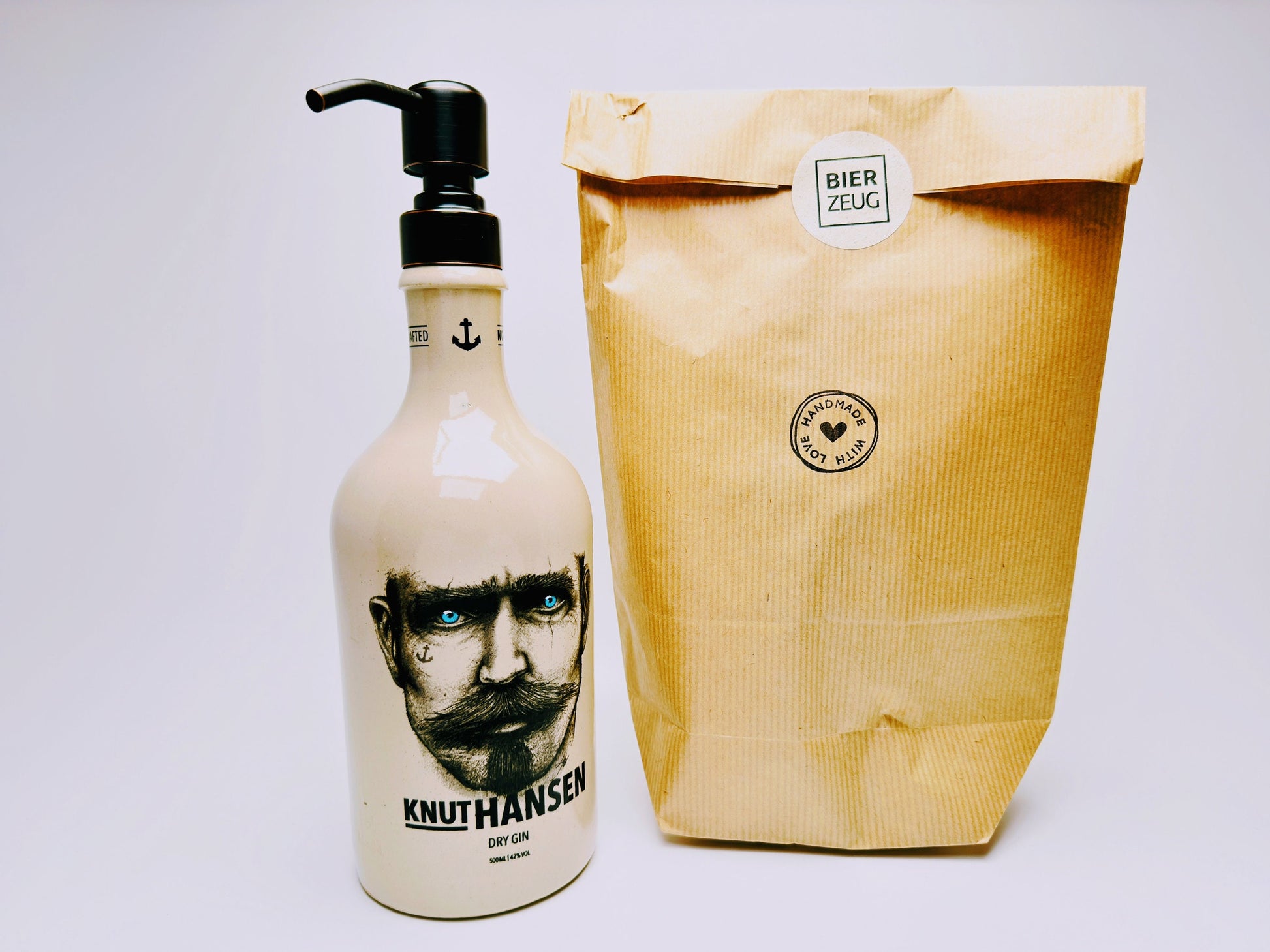 Gin-Seifenspender “Knut“ | Upcycling Pumpspender aus Original Knut Hansen Gin-Flasche | Nachfüllbar mit Seife | Bad-Deko | Geschenk Hamburg