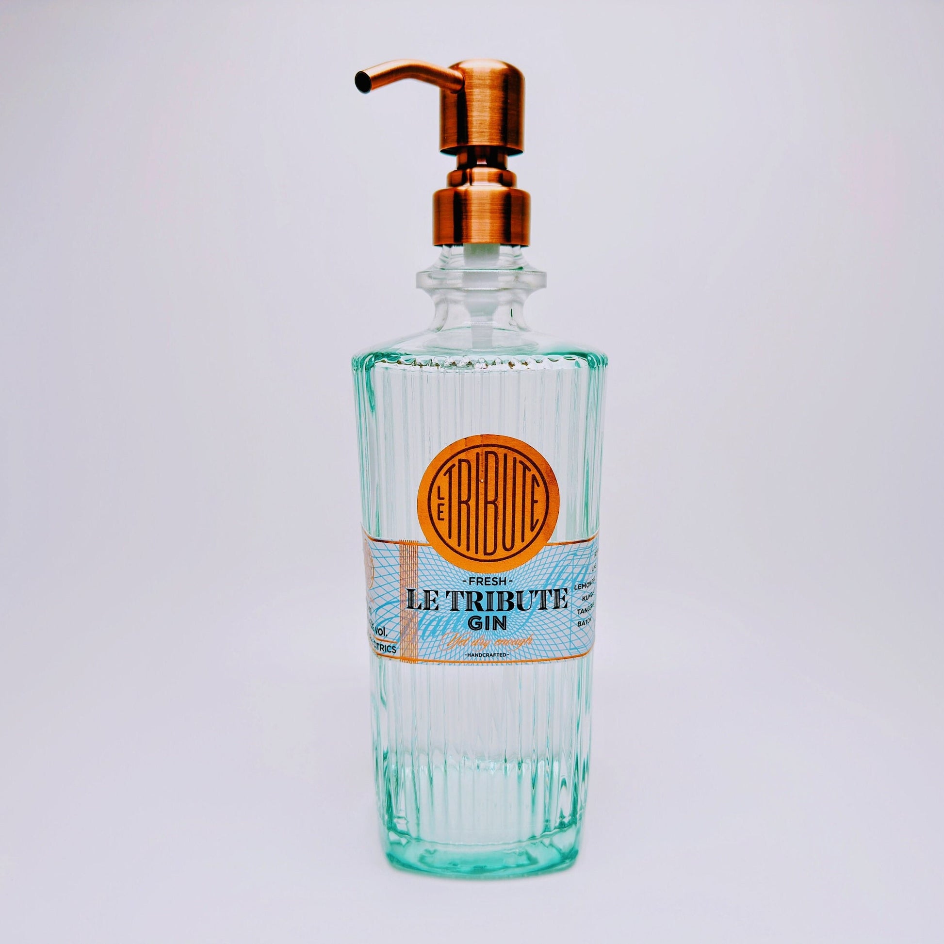 Gin-Seifenspender “Le Tribute“ | Upcycling Pumpspender aus Le Tribute Gin Flasche | Nachfüllbar mit Seife | Bad Deko | Geschenk Spanien