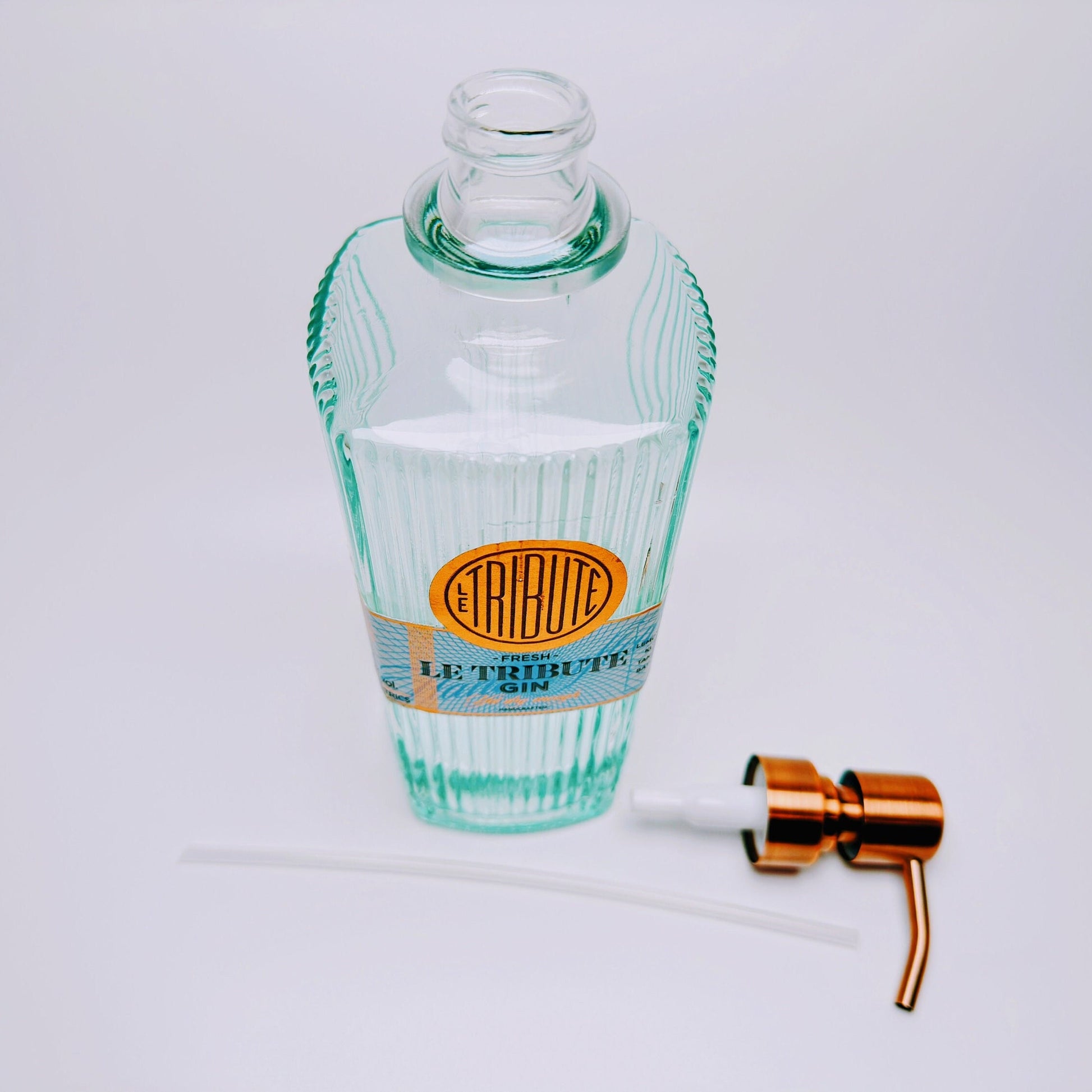 Gin-Seifenspender “Le Tribute“ | Upcycling Pumpspender aus Le Tribute Gin Flasche | Nachfüllbar mit Seife | Bad Deko | Geschenk Spanien