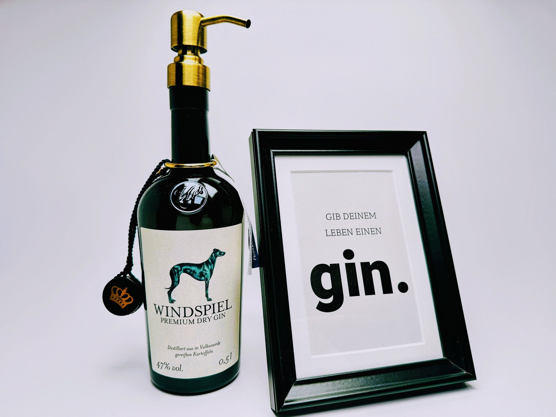 Gin-Seifenspender “Windspiel“ | Upcycling Pumpspender aus Windspiel Gin Flasche | Nachfüllbar mit Seife | Bad Deko | Geschenk Windhund Eifel