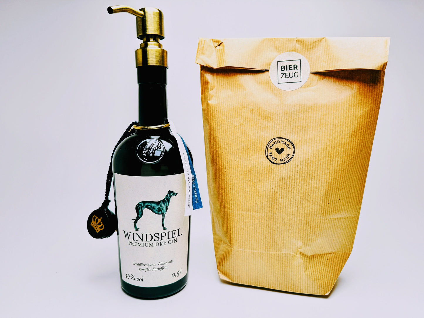 Gin-Seifenspender “Windspiel“ | Upcycling Pumpspender aus Windspiel Gin Flasche | Nachfüllbar mit Seife | Bad Deko | Geschenk Windhund Eifel