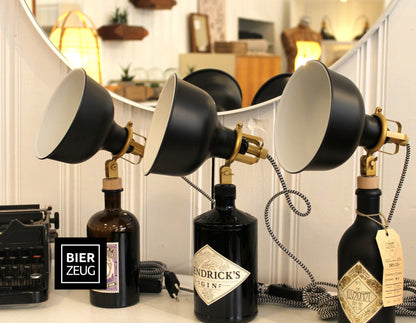 Gin Tischlampe aus echter Ginflasche – Handgemachte Design Lampe im Industrial Look – Upcycling Deko Lampe – Geschenkidee für Gin Liebhaber