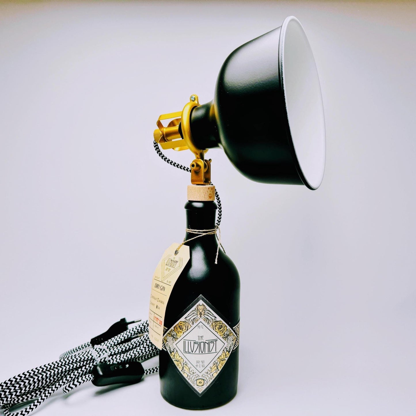 Gin Tischlampe aus echter Ginflasche – Handgemachte Design Lampe im Industrial Look – Upcycling Deko Lampe – Geschenkidee für Gin Liebhaber