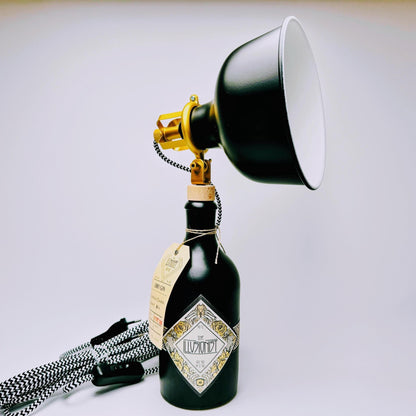 Gin Tischlampe aus echter Ginflasche – Handgemachte Design Lampe im Industrial Look – Upcycling Deko Lampe – Geschenkidee für Gin Liebhaber