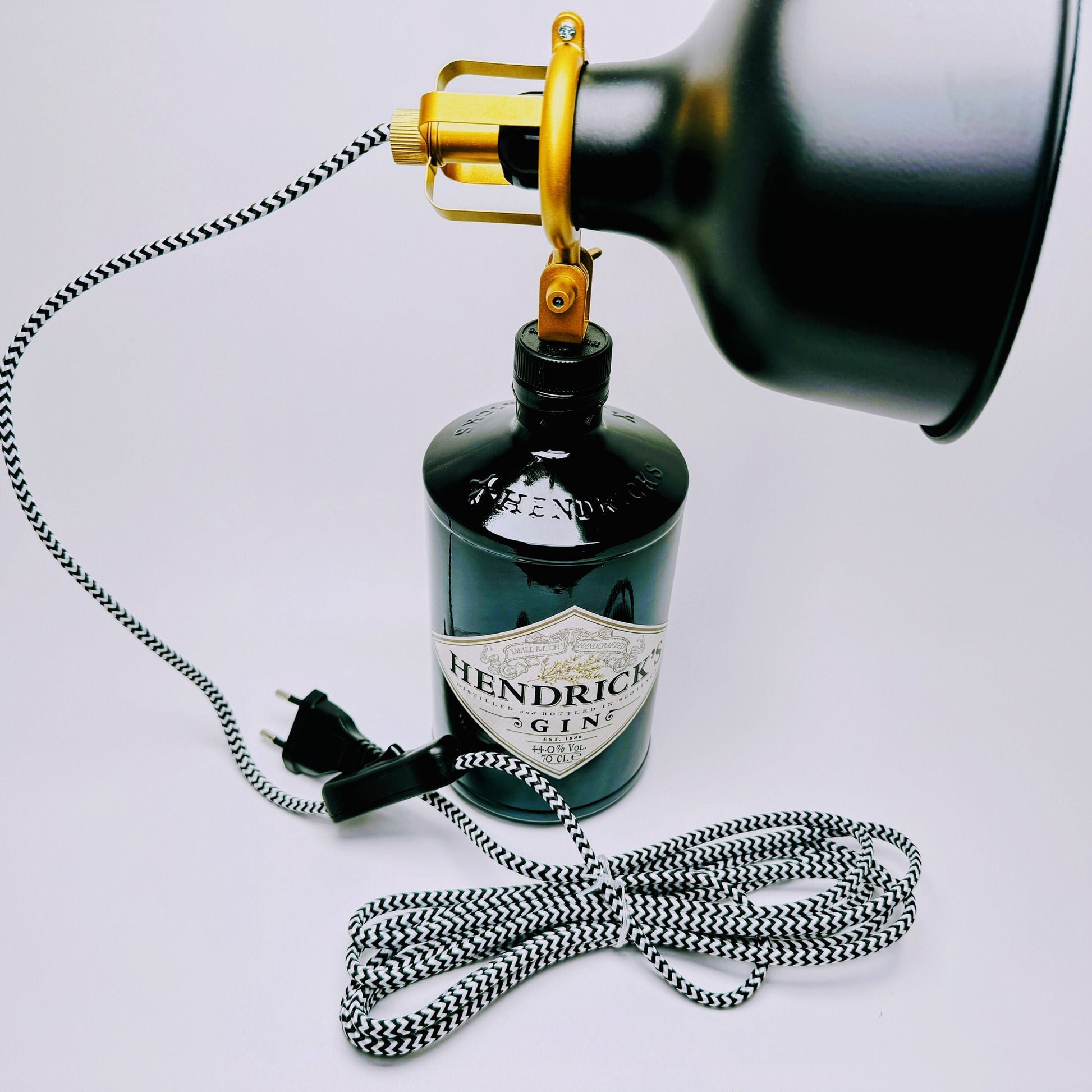 Hendricks Gin Vintage-Lampe | Handgemachte nachhaltige Tischlampe | Einzigartige Geschenkidee | Retro Deko-Licht | Upcycling Leuchte