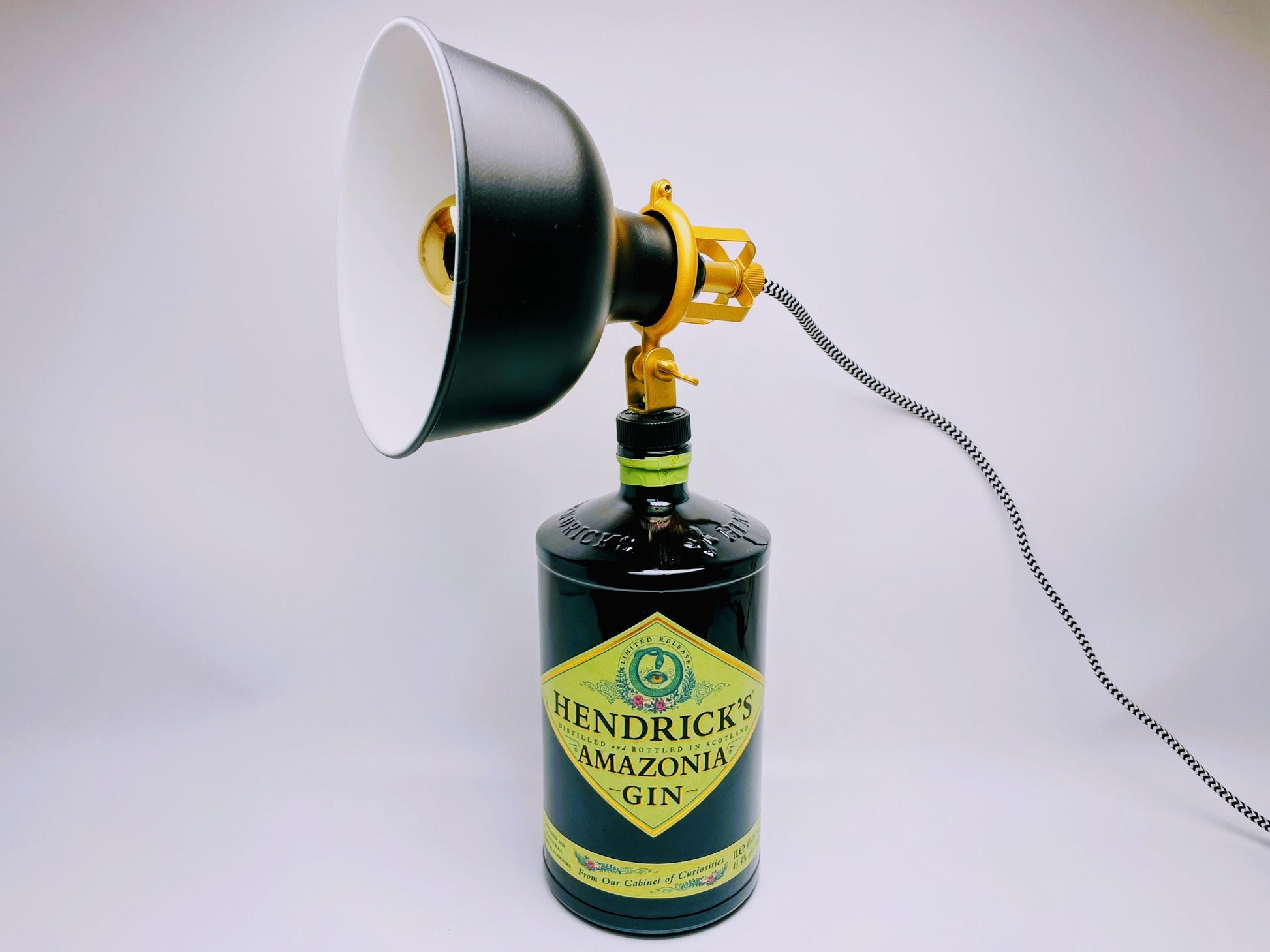 Hendricks Gin Vintage-Lampe | Handgemachte nachhaltige Tischlampe | Einzigartige Geschenkidee | Retro Deko-Licht | Upcycling Leuchte