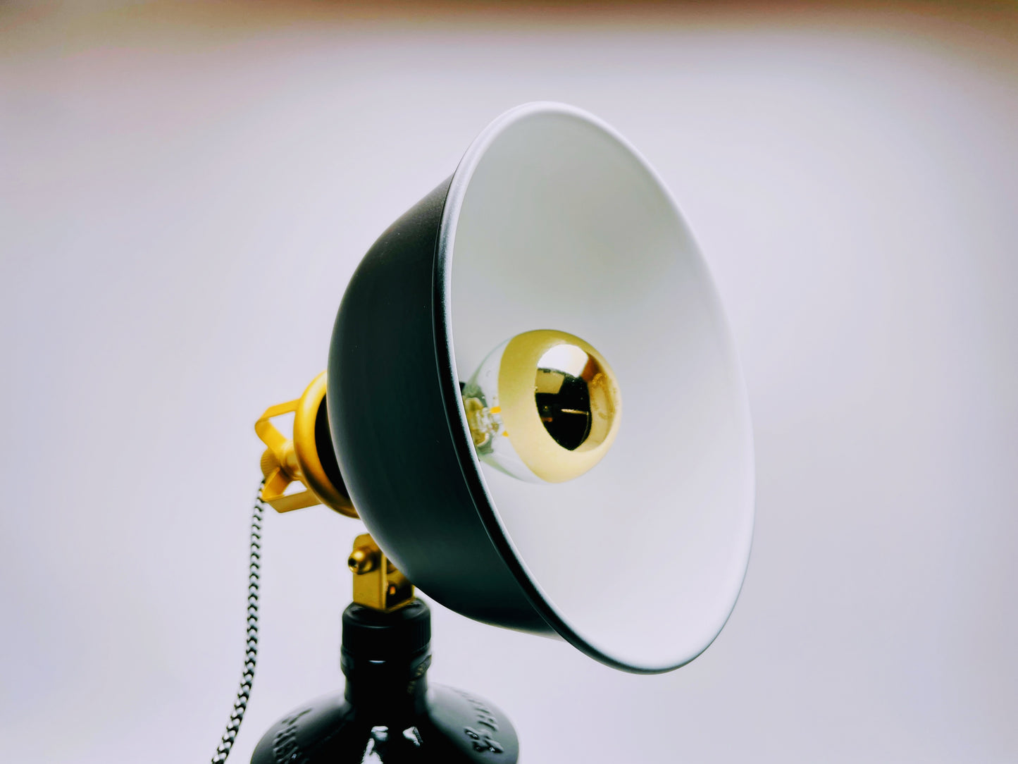 Gin Vintage-Lampen | Handgemachte nachhaltige Tischlampe aus Gin Flaschen | Einzigartige Geschenkidee | Deko-Licht | Upcycling Leuchten