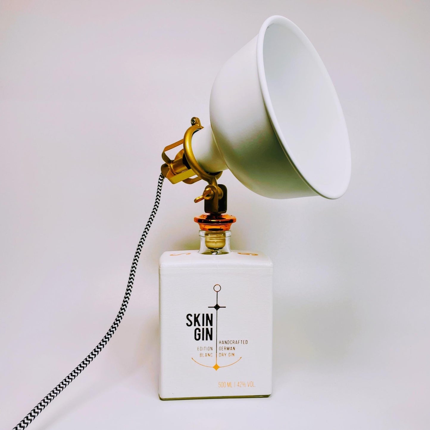 Skin Gin Vintage-Lampe | Handgemachte nachhaltige Tischlampe aus Skin Gin | Einzigartige Geschenkidee | Retro Deko-Licht | Upcycling Leuchte