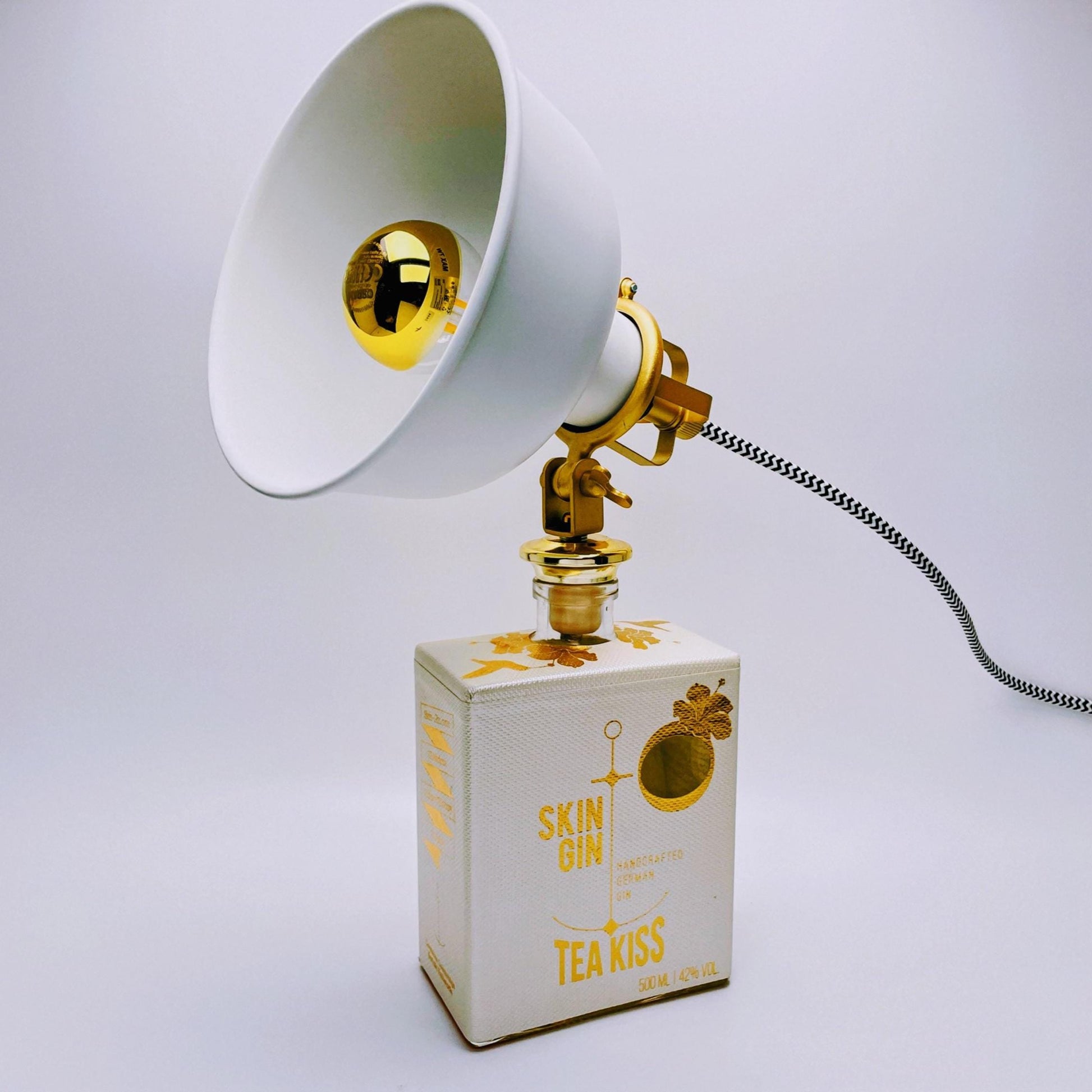 Skin Gin Vintage-Lampe | Handgemachte nachhaltige Tischlampe aus Skin Gin | Einzigartige Geschenkidee | Retro Deko-Licht | Upcycling Leuchte