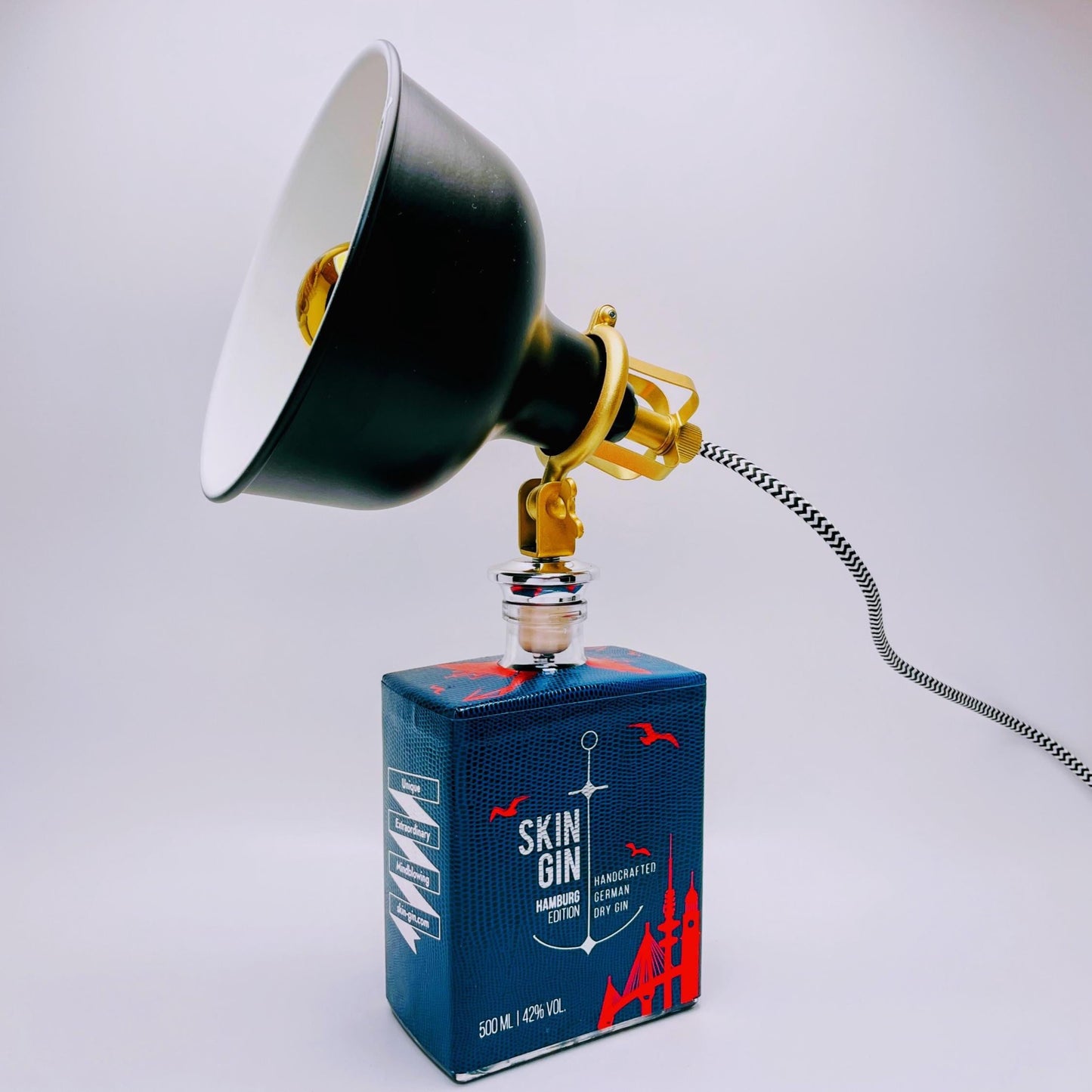 Skin Gin Vintage-Lampe | Handgemachte nachhaltige Tischlampe aus Skin Gin | Einzigartige Geschenkidee | Retro Deko-Licht | Upcycling Leuchte