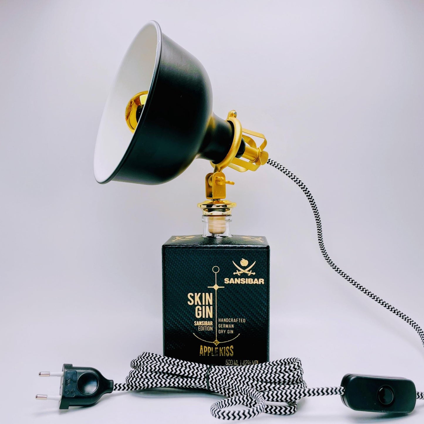 Skin Gin Vintage-Lampe | Handgemachte nachhaltige Tischlampe aus Skin Gin | Einzigartige Geschenkidee | Retro Deko-Licht | Upcycling Leuchte