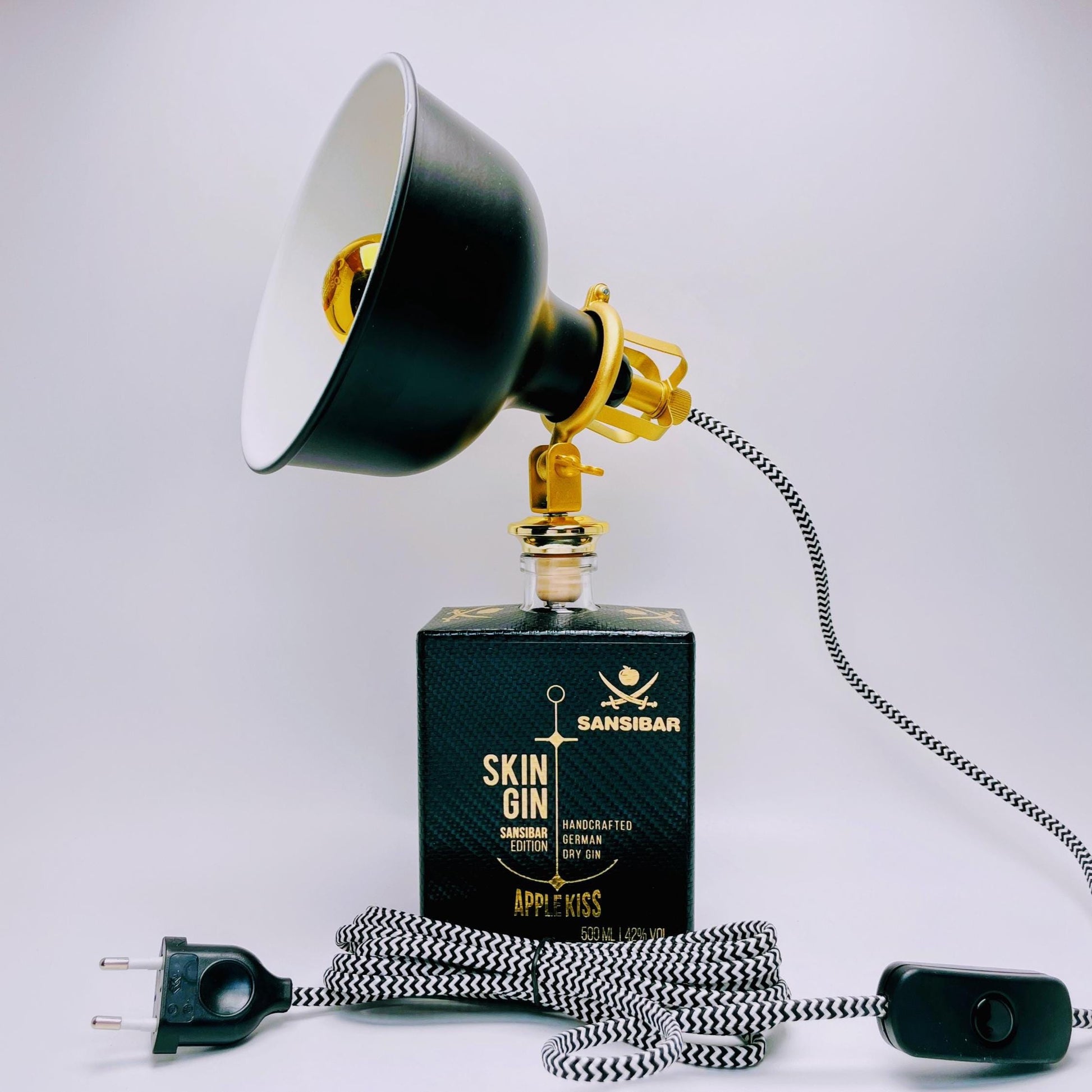 Skin Gin Vintage-Lampe | Handgemachte nachhaltige Tischlampe aus Skin Gin | Einzigartige Geschenkidee | Retro Deko-Licht | Upcycling Leuchte