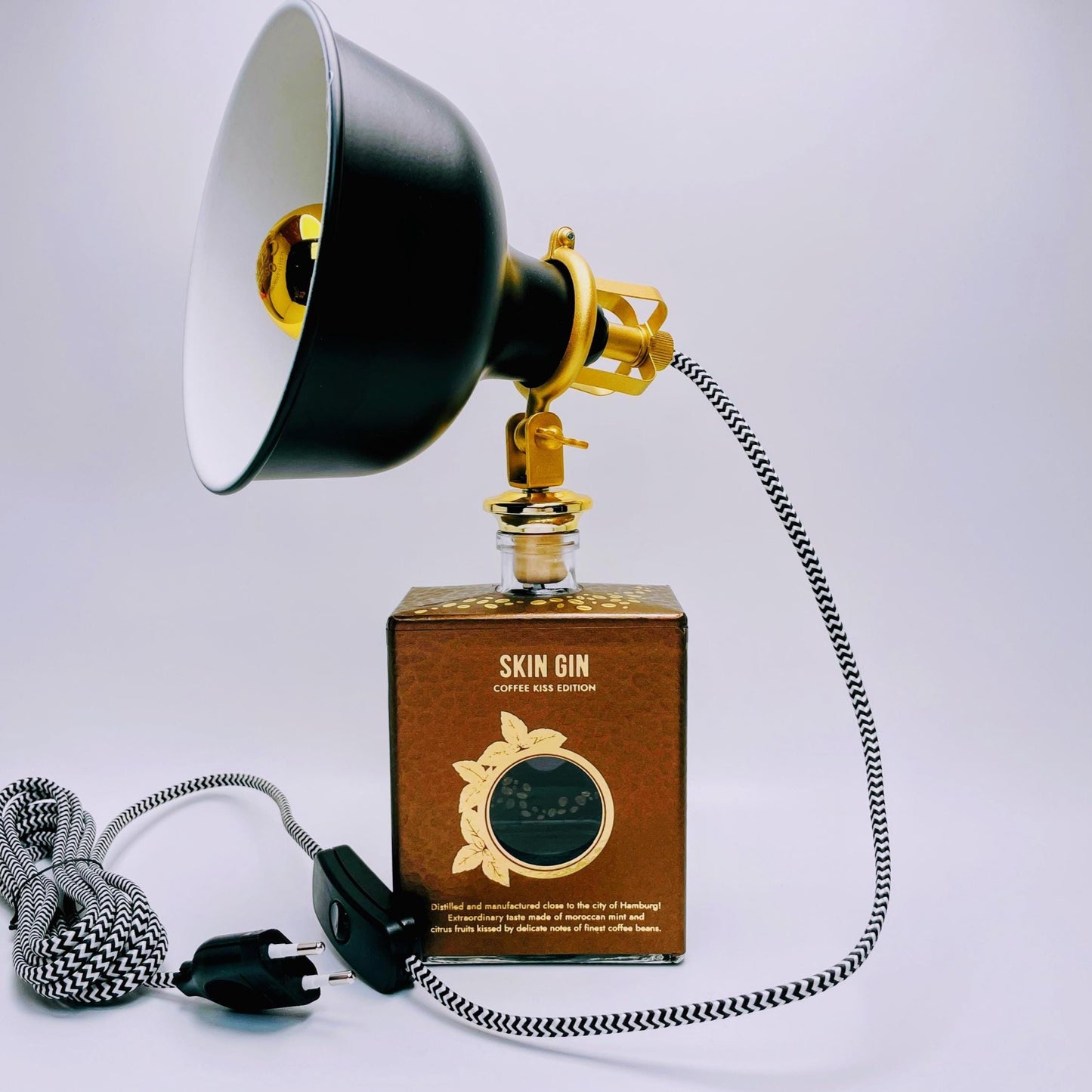 Skin Gin Vintage-Lampe | Handgemachte nachhaltige Tischlampe aus Skin Gin | Einzigartige Geschenkidee | Retro Deko-Licht | Upcycling Leuchte