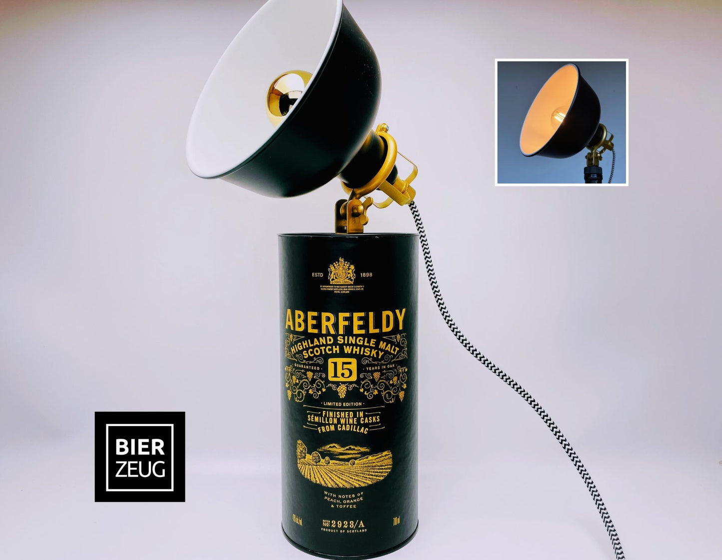 Tischlampe aus Whisky Tubes | Handgemachte Upcycling Design-Lampe für Whisky-Fans | Einzigartige Geschenkidee | Retro Licht Deko