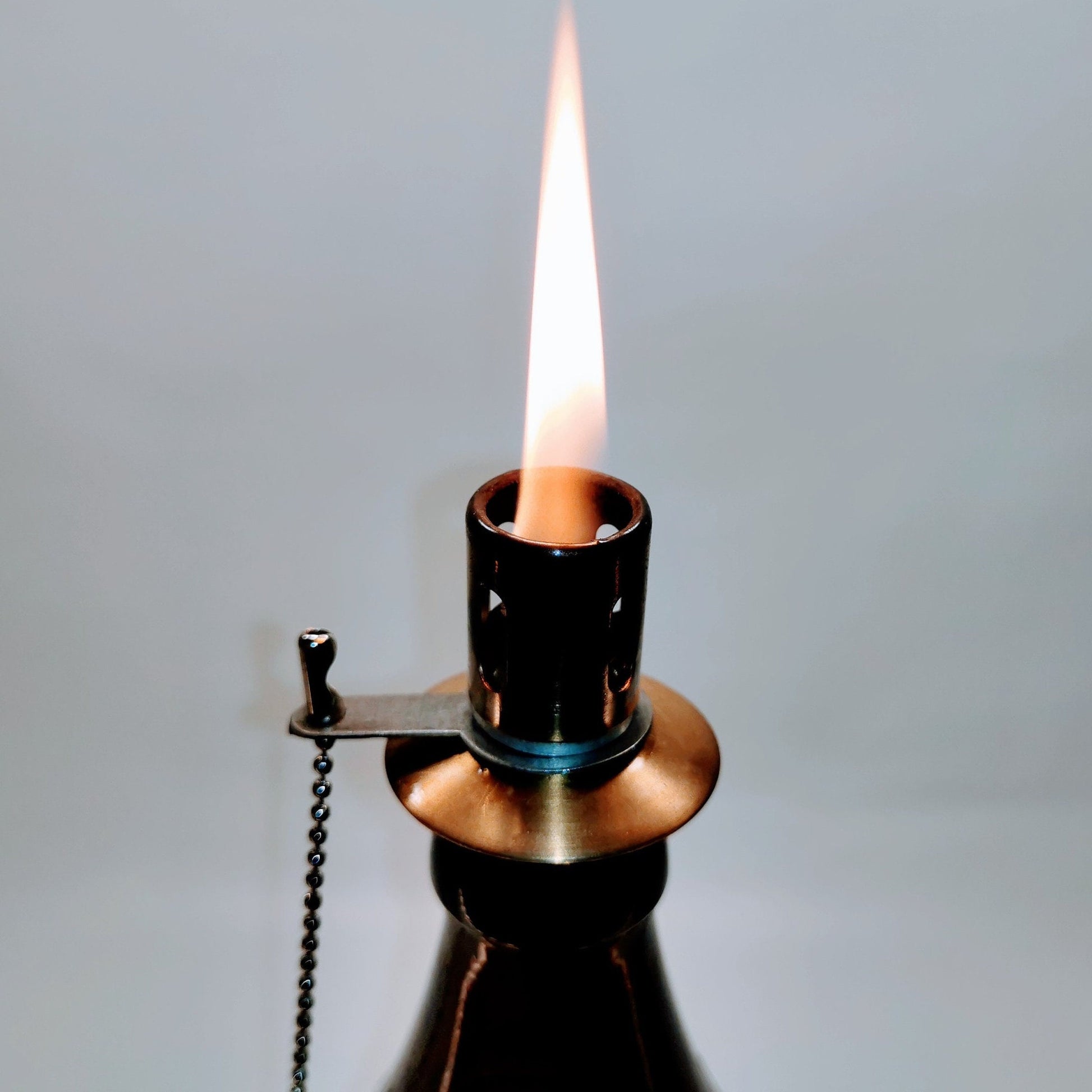 Upcycling Öllampe aus Helles-Bierflasche | Handgemachte Upcycling Gartenfackel | Geschenk für Bayern & Bier-Fans