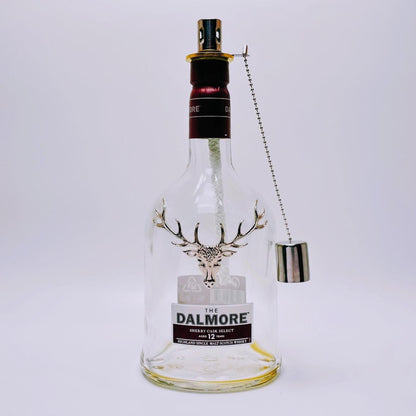 Whisky-Öllampe ”Highland Glow” | Handgefertigt aus recycelten Whiskeyflaschen | Vielseitiges Upcycling-Geschenk | Ideal für Balkon & Garten