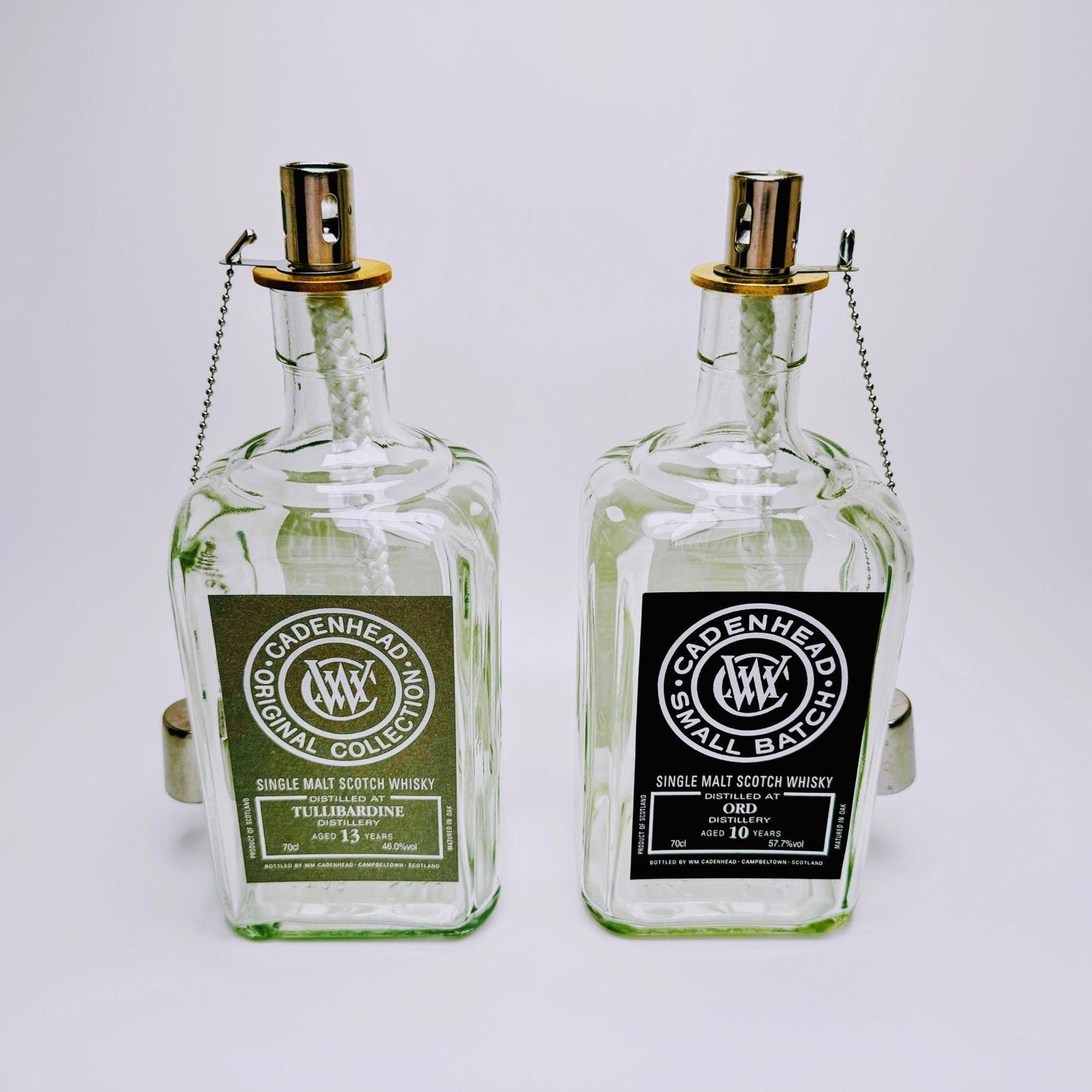 Whisky-Öllampe ”Highland Glow” | Handgefertigt aus recycelten Whiskeyflaschen | Vielseitiges Upcycling-Geschenk | Ideal für Balkon & Garten