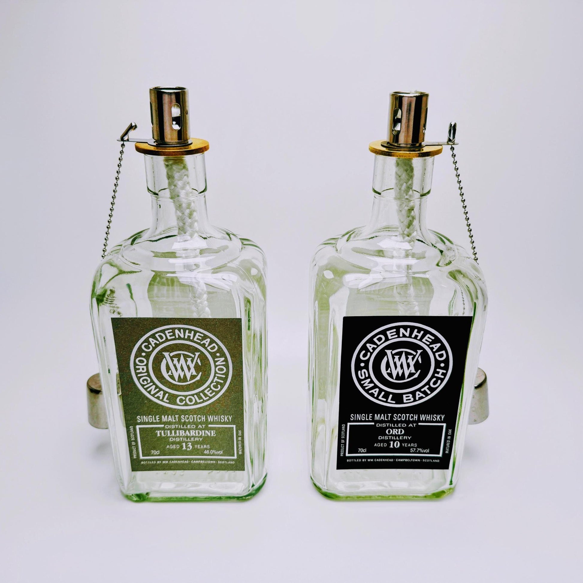 Whisky-Öllampe ”Highland Glow” | Handgefertigt aus recycelten Whiskeyflaschen | Vielseitiges Upcycling-Geschenk | Ideal für Balkon & Garten