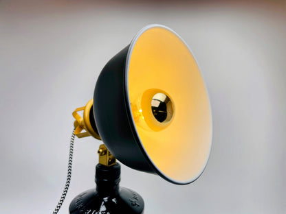 Whisky Tischlampe aus echten Tubes – Handgemachte Upcycling Design Lampe mit warmem Licht – Geschenkidee für Whisky Liebhaber