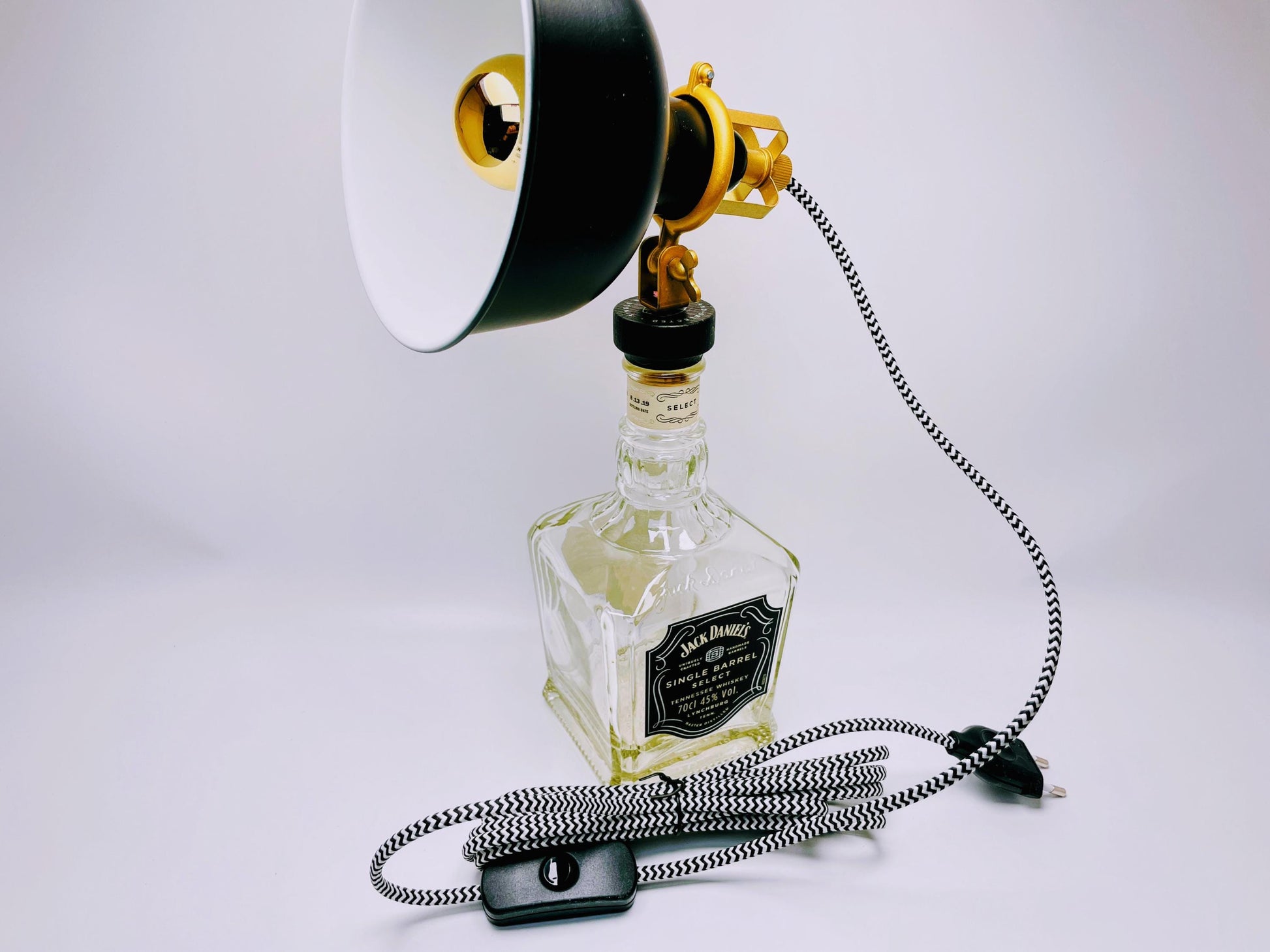 Whisky Tischlampe aus echter Whiskyflasche – Handgemachte Upcycling Design Lampe mit warmem Licht – Geschenkidee für Whisky Liebhaber